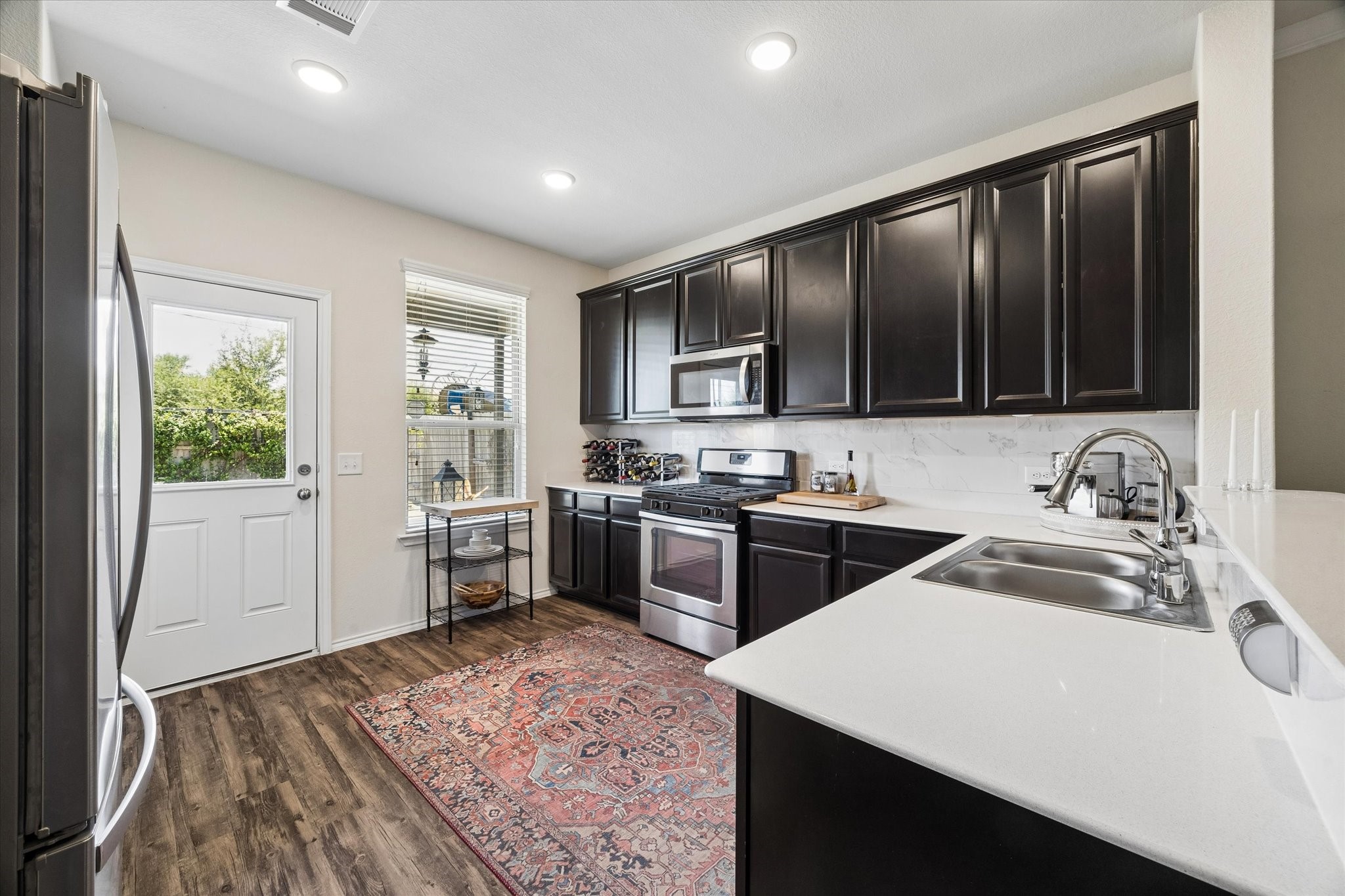15907 Smithland Drive Property Photo 4