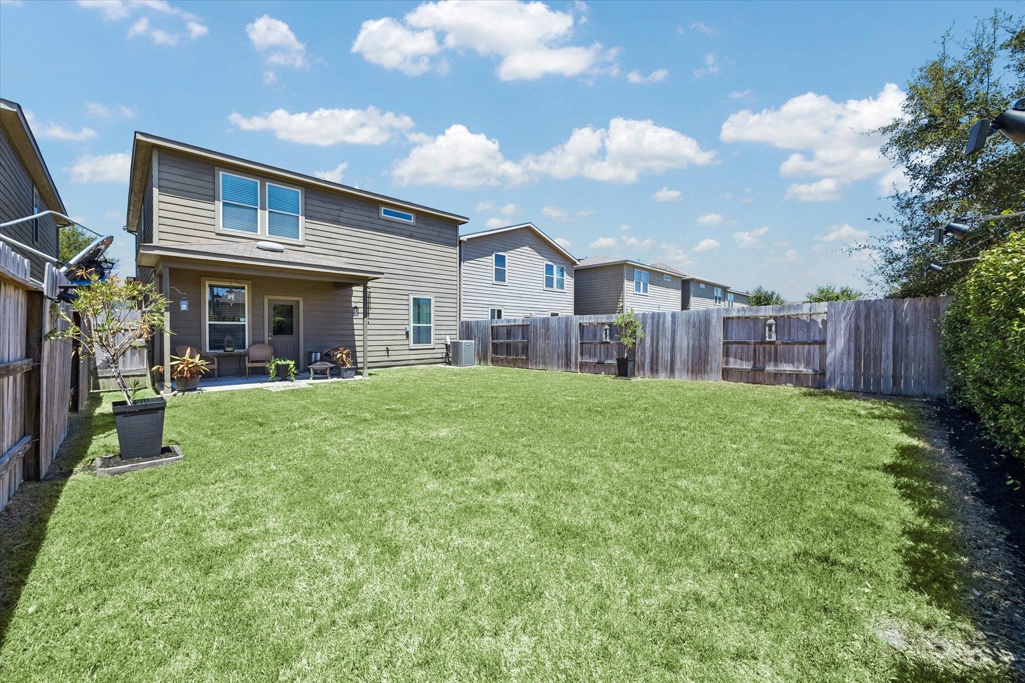 15907 Smithland Drive Property Photo 7