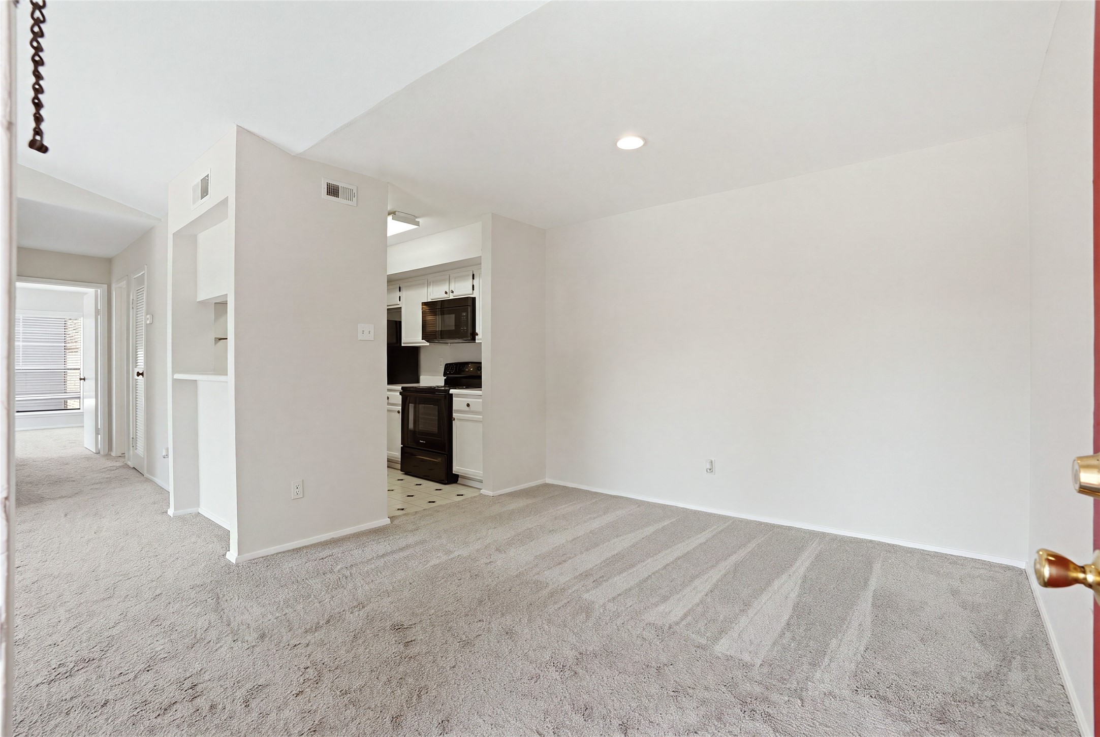 2025 Augusta Drive 804 Property Photo 4