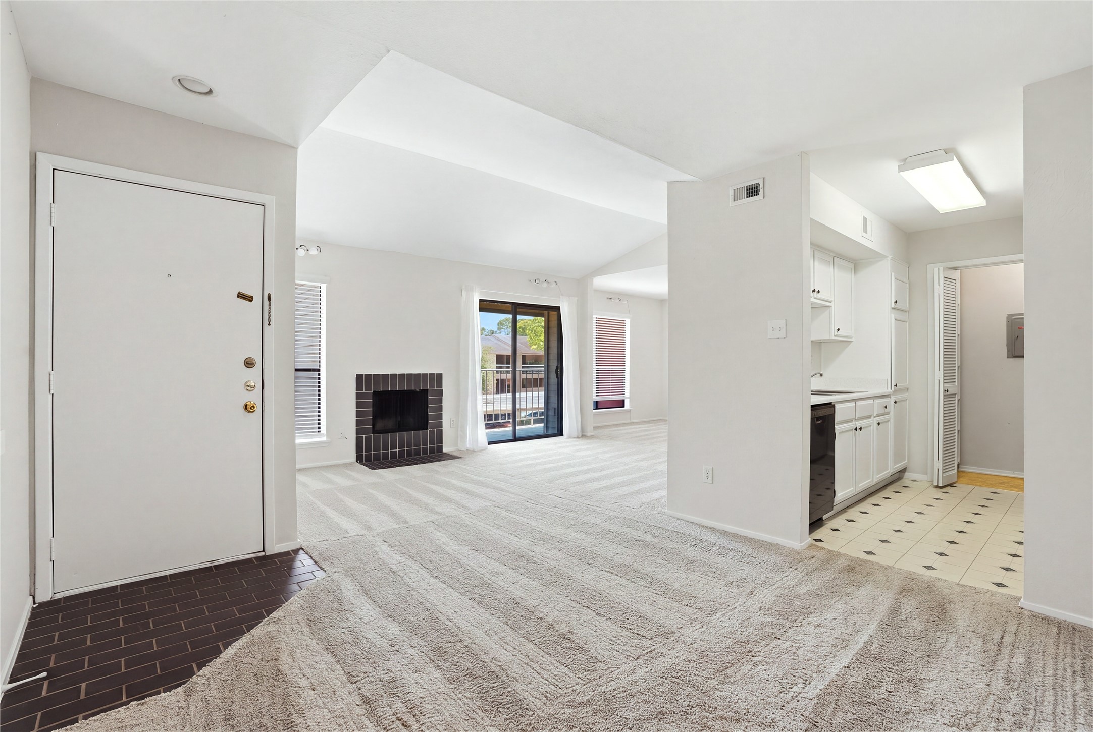 2025 Augusta Drive 804 Property Photo 5