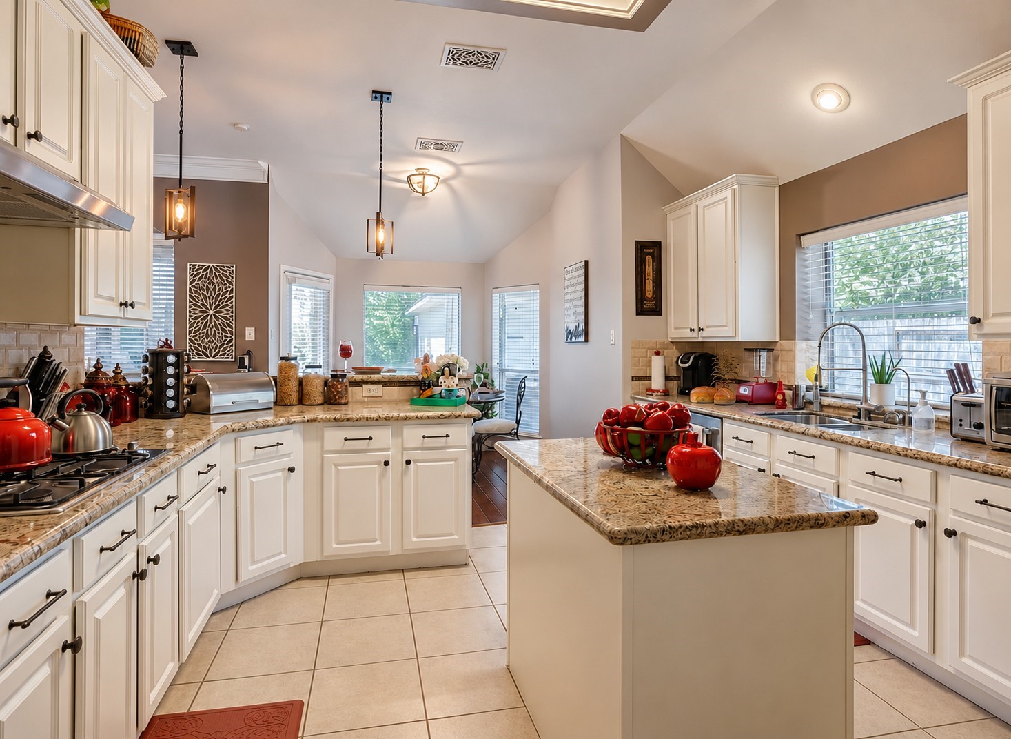 11515 Brown Trail Property Photo 12