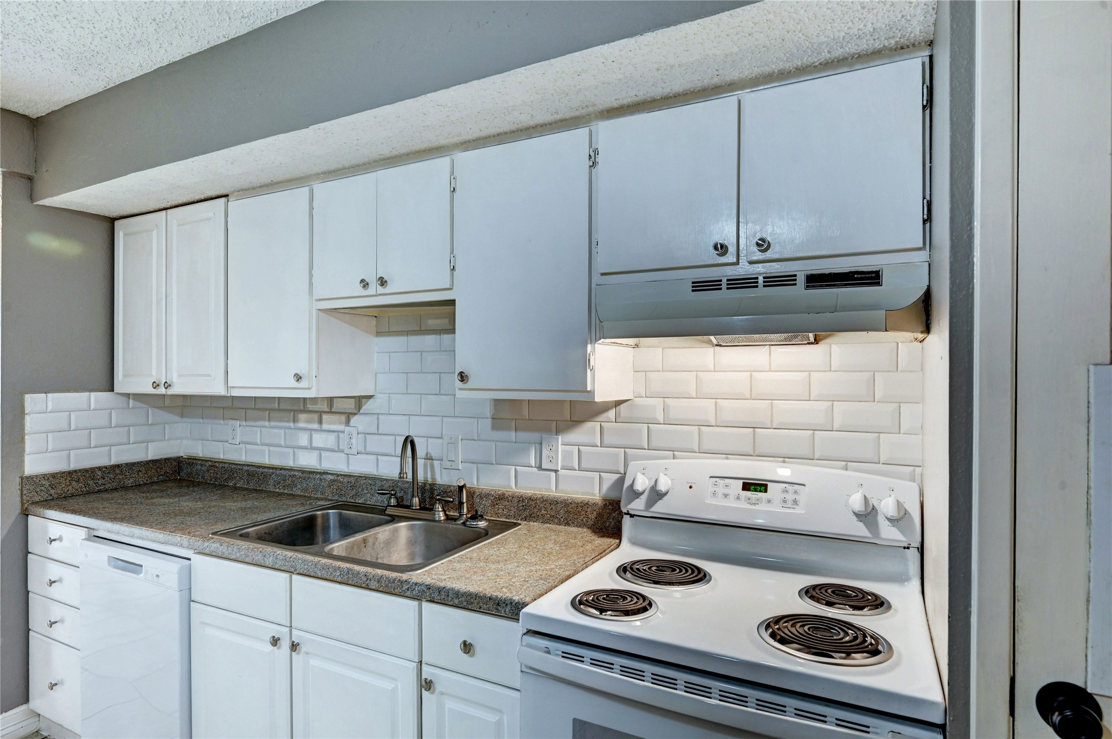 12900 Walden Road 6 Property Photo 7