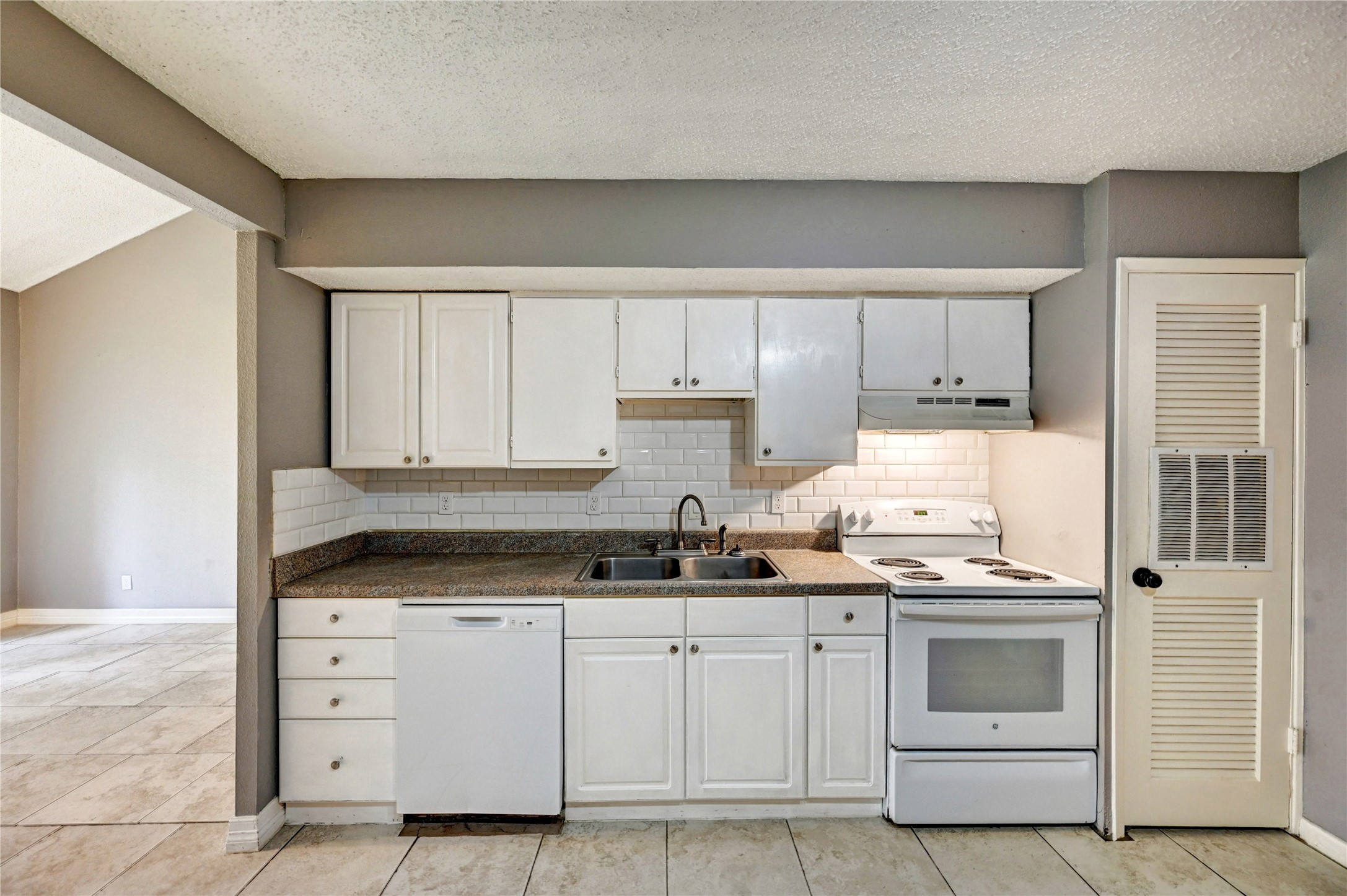 12900 Walden Road 6 Property Photo 8