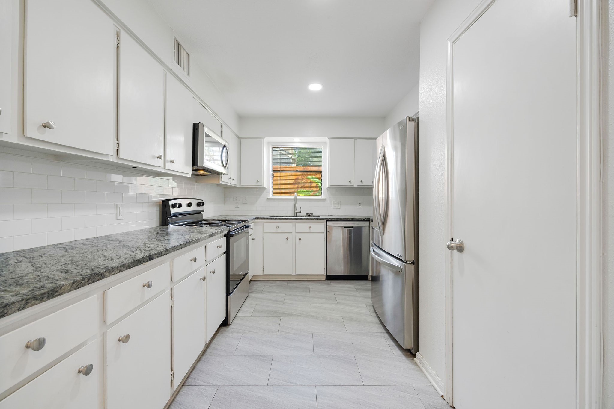 1914 Augusta Drive 25 Property Photo 12