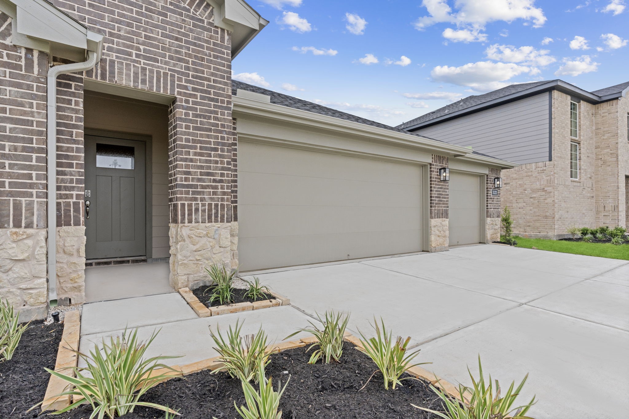 12727 Sunny Fields Lane Property Photo 3