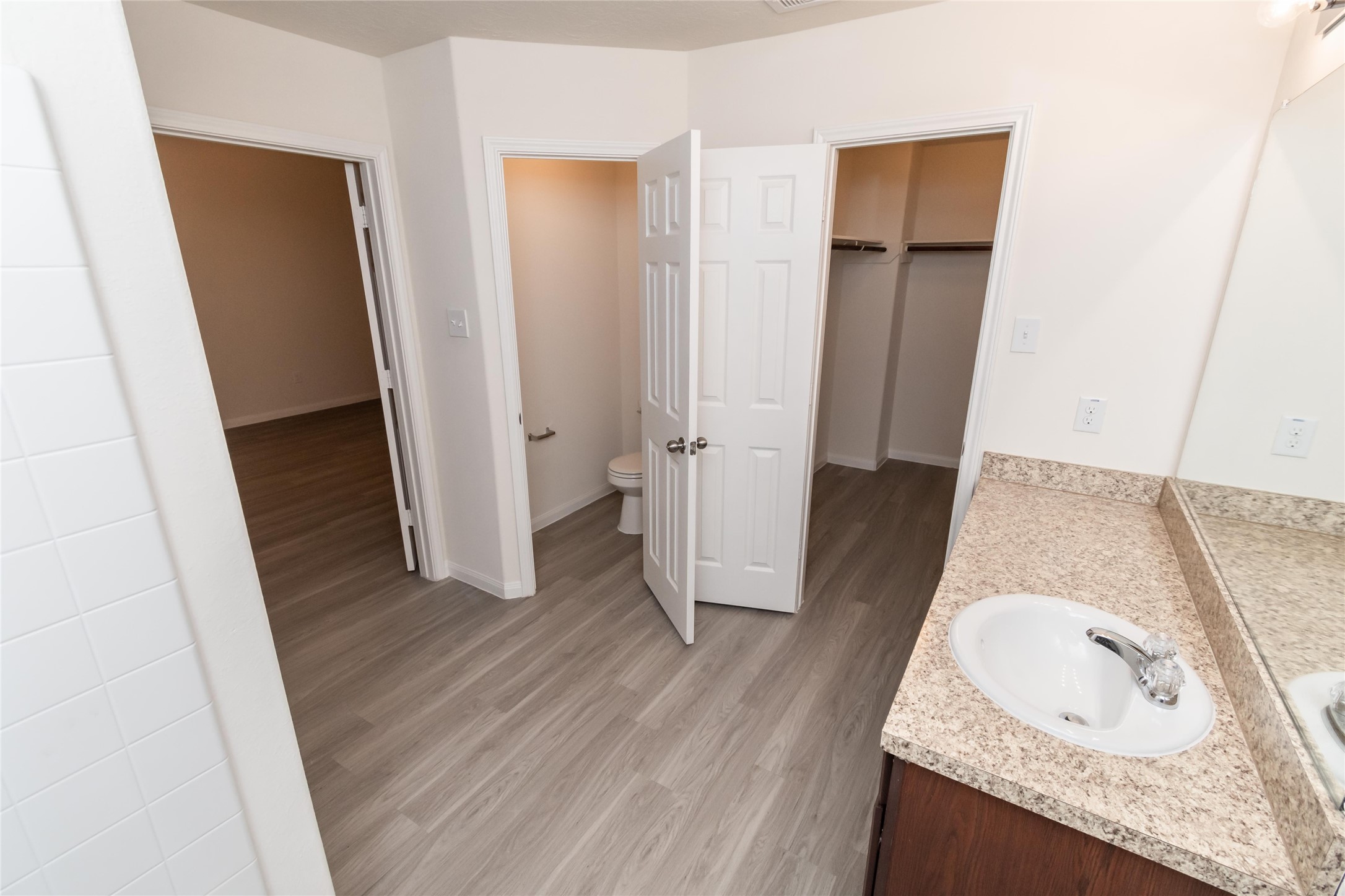 1135 Lexington Grove Drive Property Photo 10