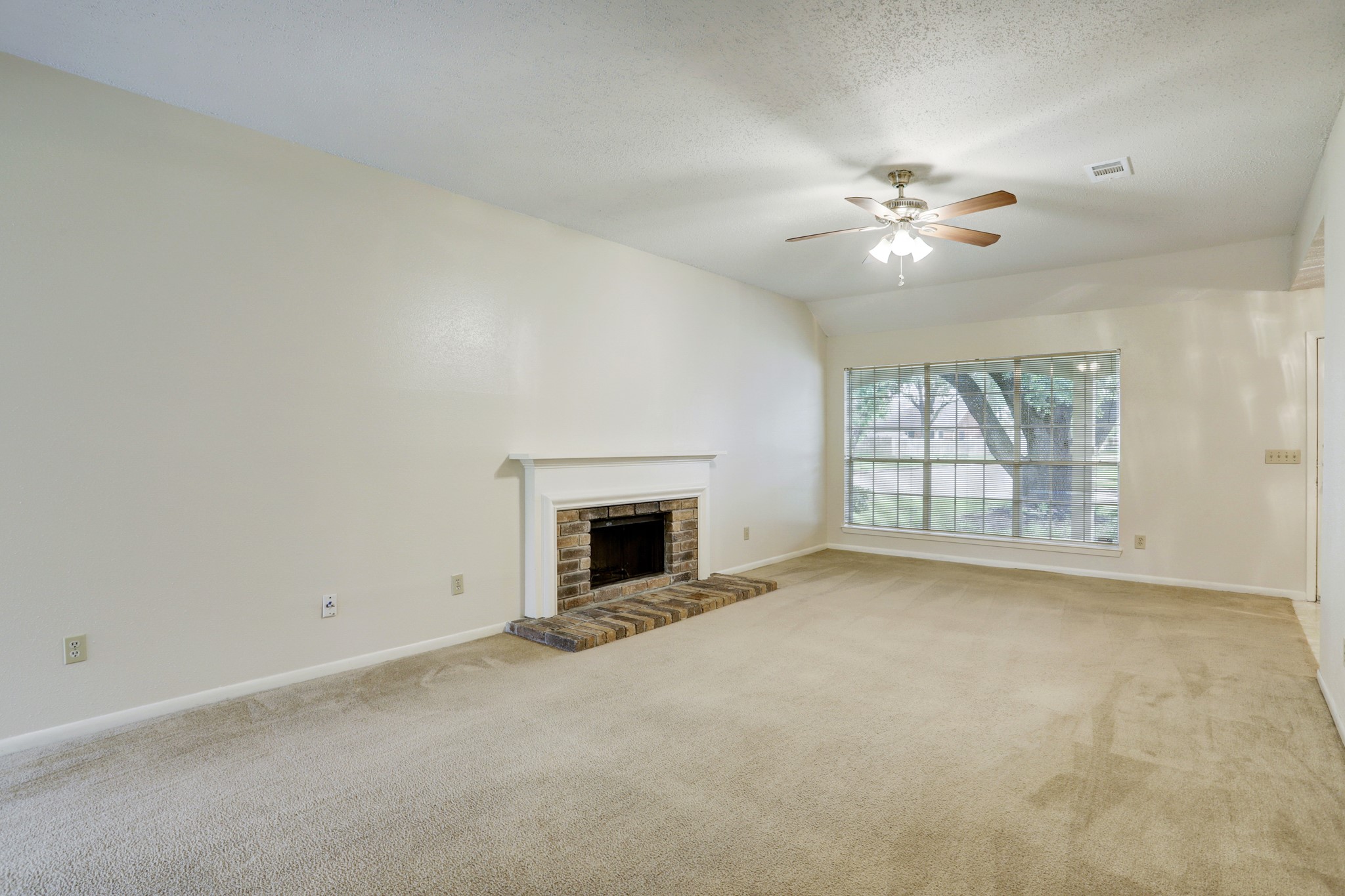 18163 Brooknoll Drive Property Photo 3