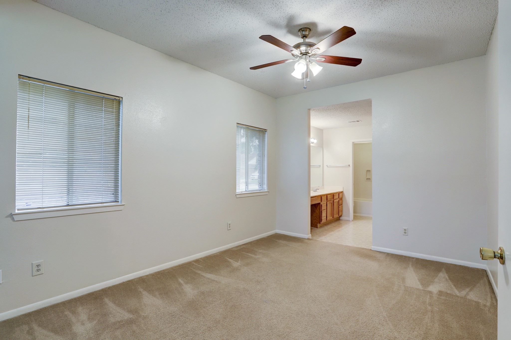 18163 Brooknoll Drive Property Photo 6
