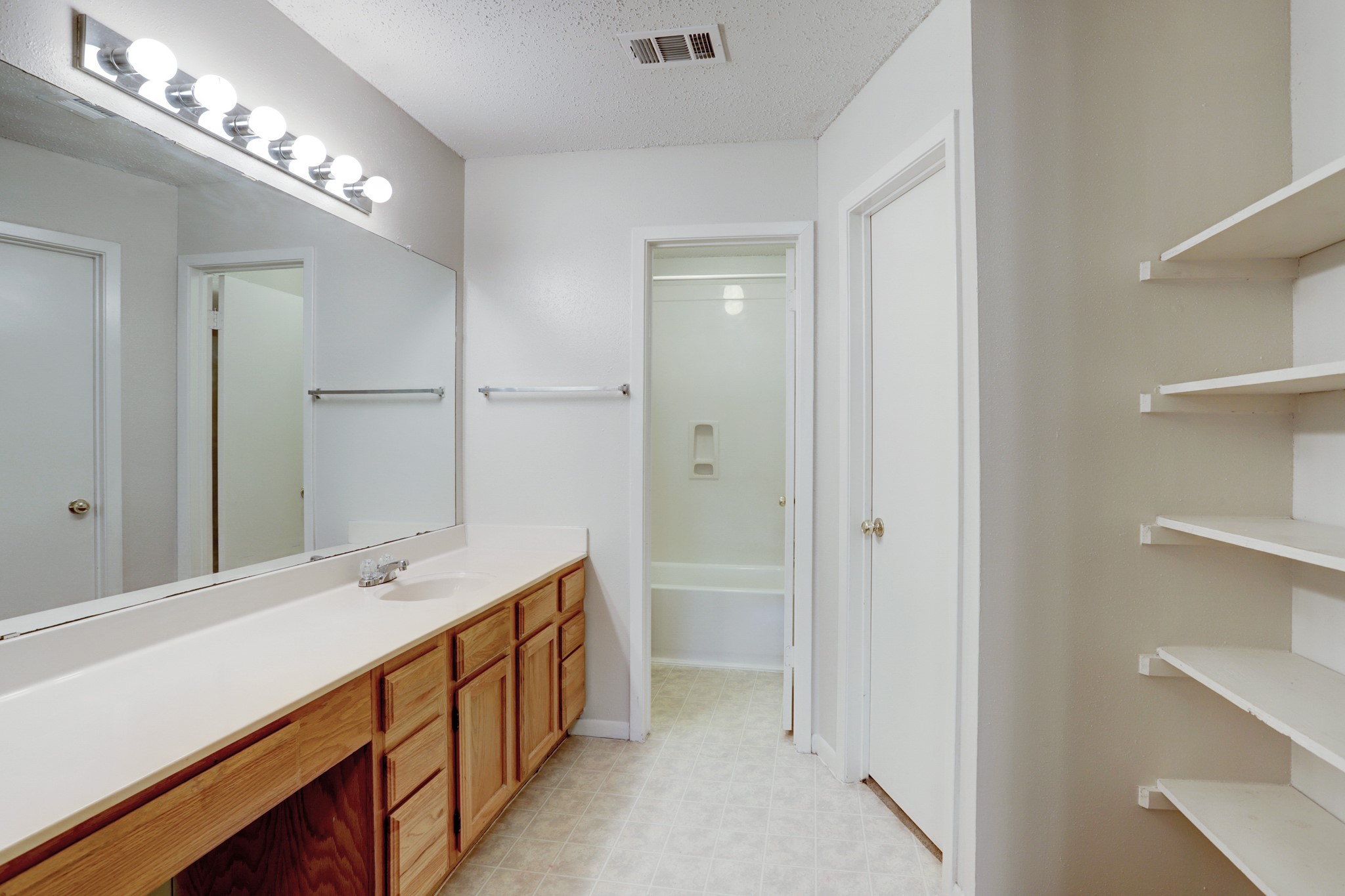 18163 Brooknoll Drive Property Photo 8