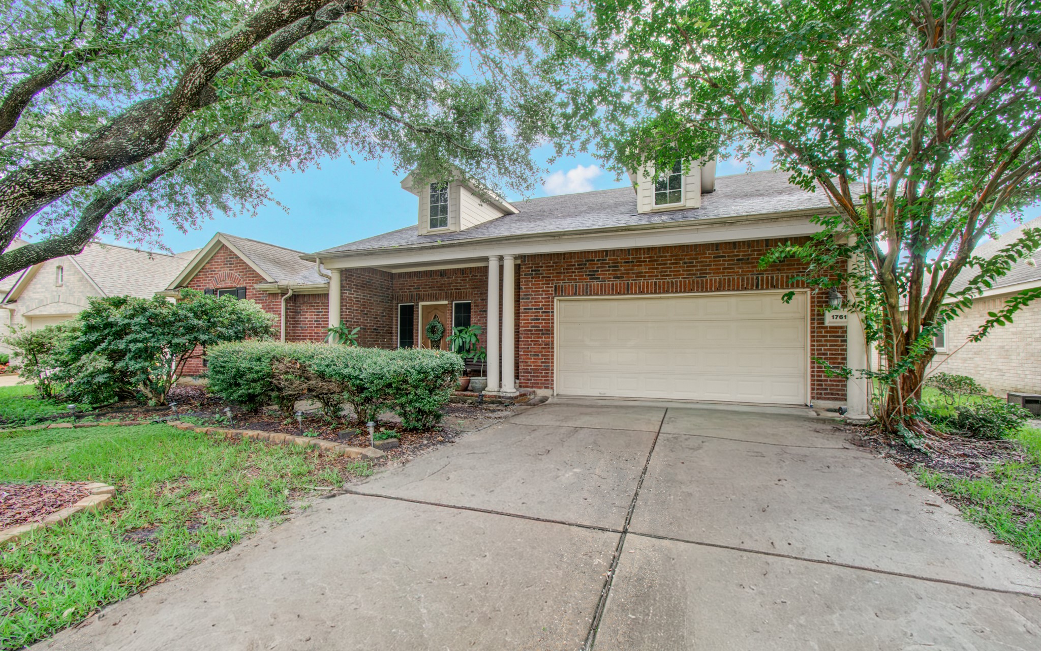 17611 Emerald Garden Lane Property Photo 3