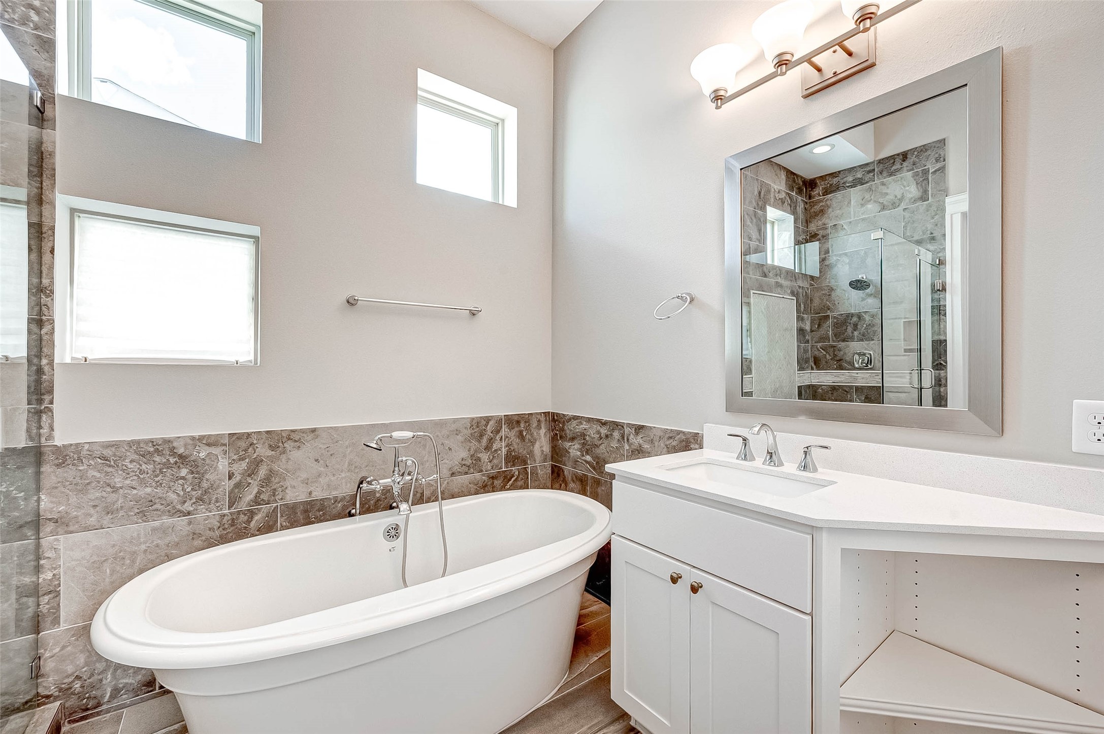 715 Algona Avenue Property Photo 33