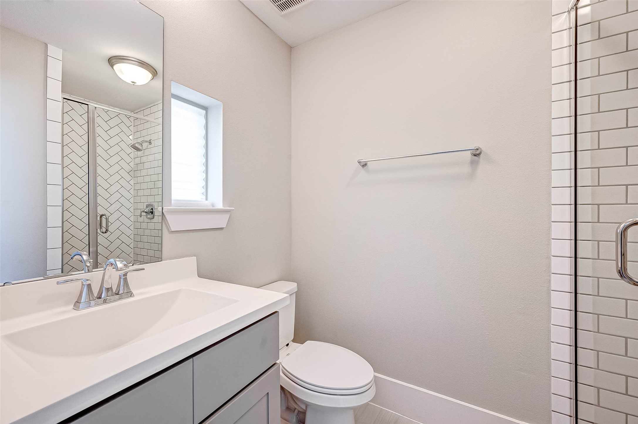 715 Algona Avenue Property Photo 36