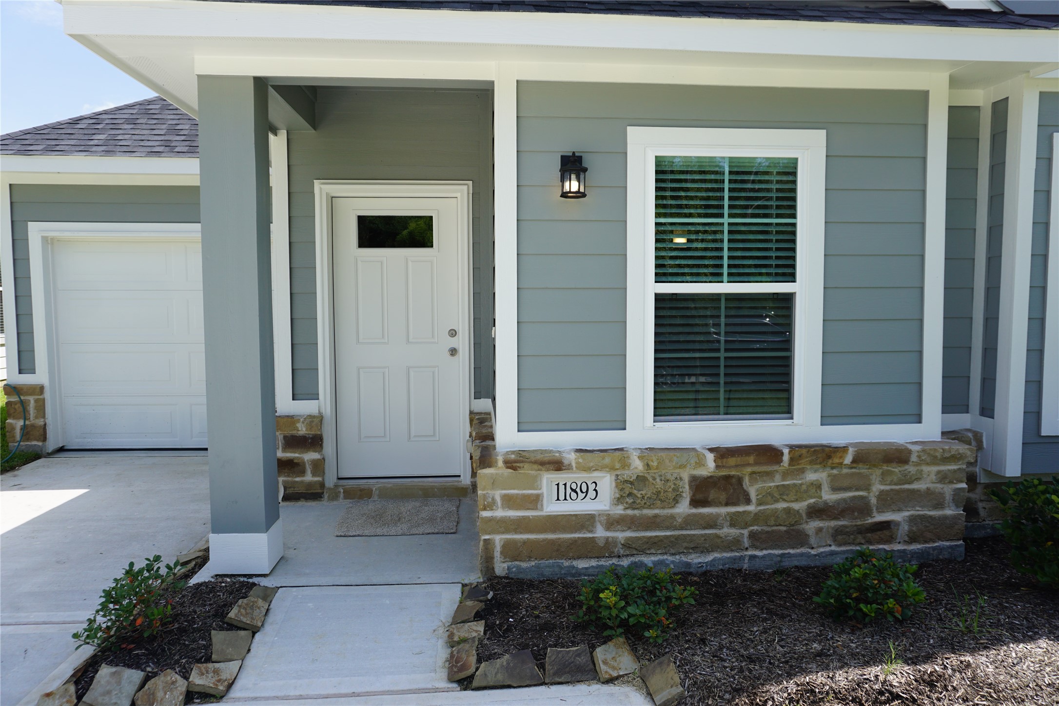 11893 East Gate Drive Property Photo 2