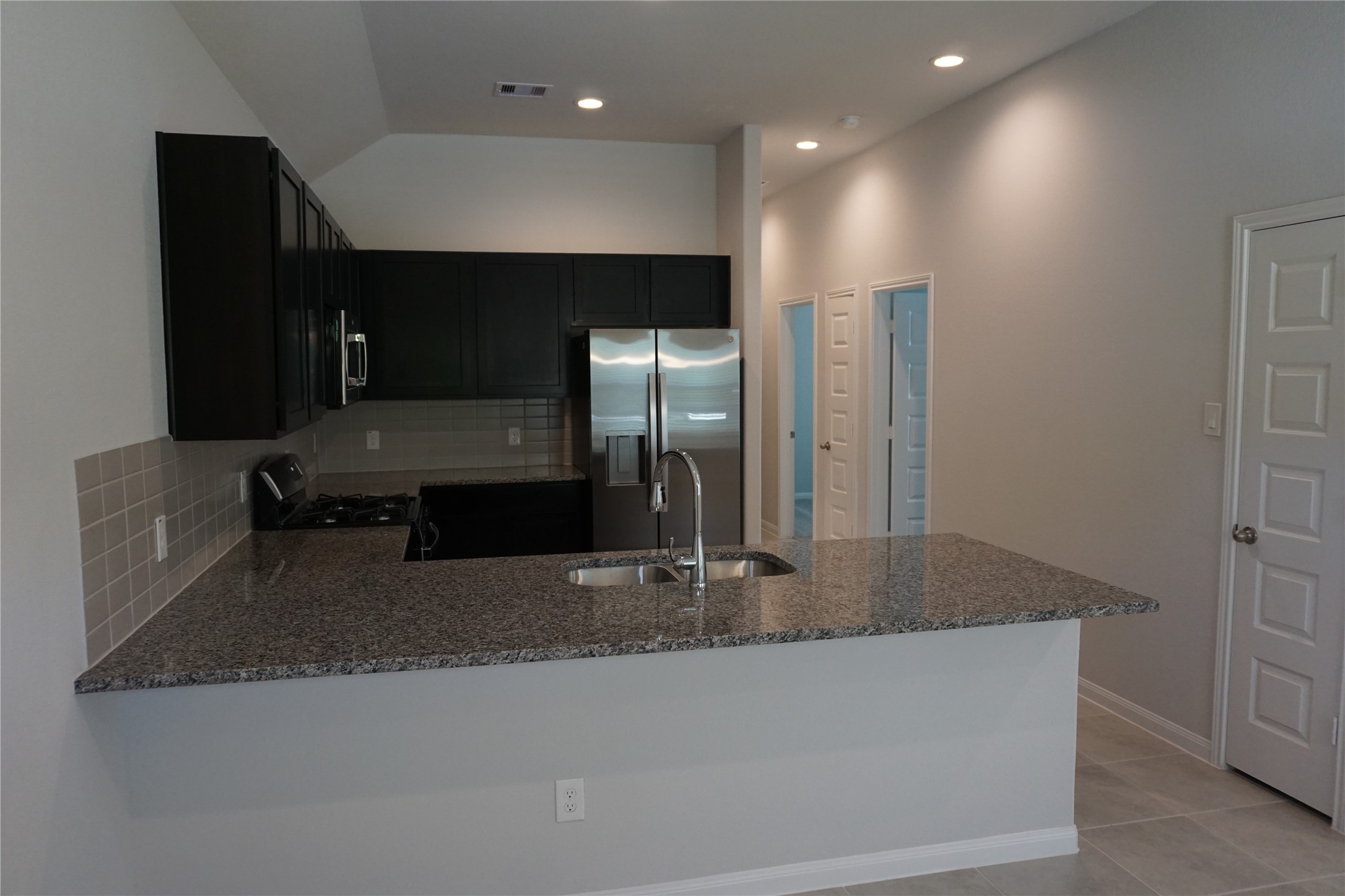 11893 East Gate Drive Property Photo 3