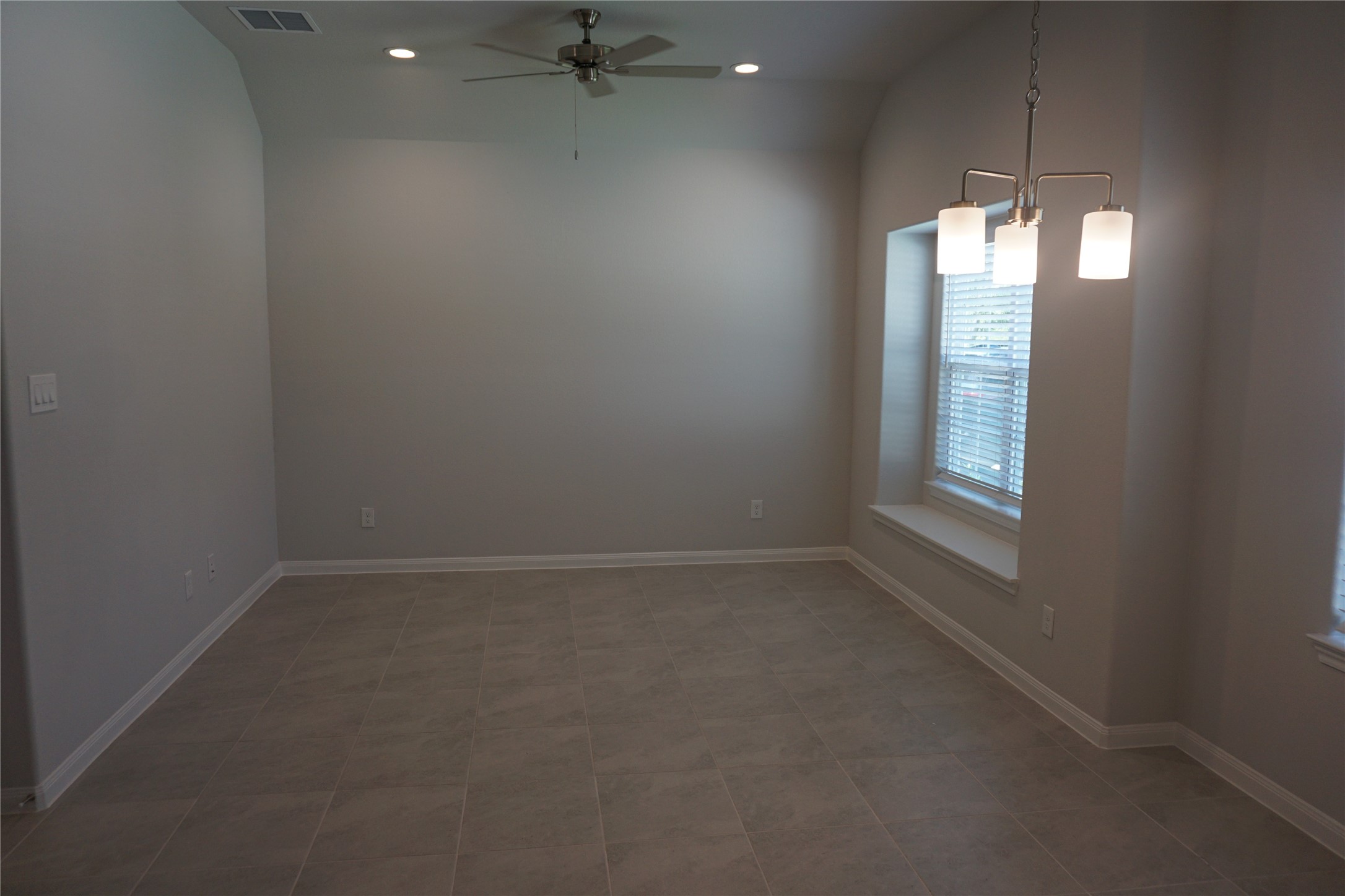 11893 East Gate Drive Property Photo 4