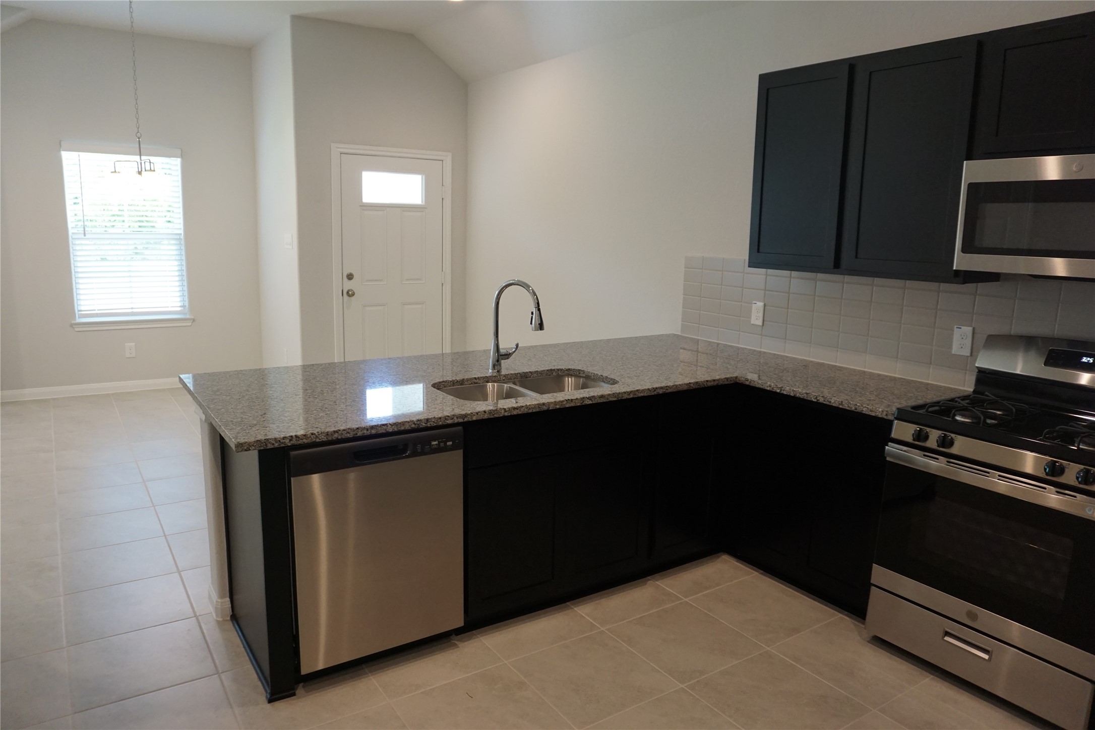 11893 East Gate Drive Property Photo 8