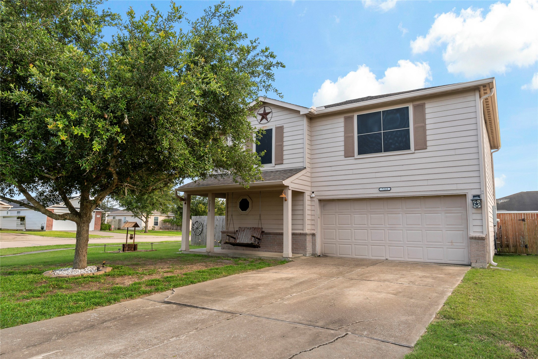 7218 Lilac Manor Lane Property Photo 1