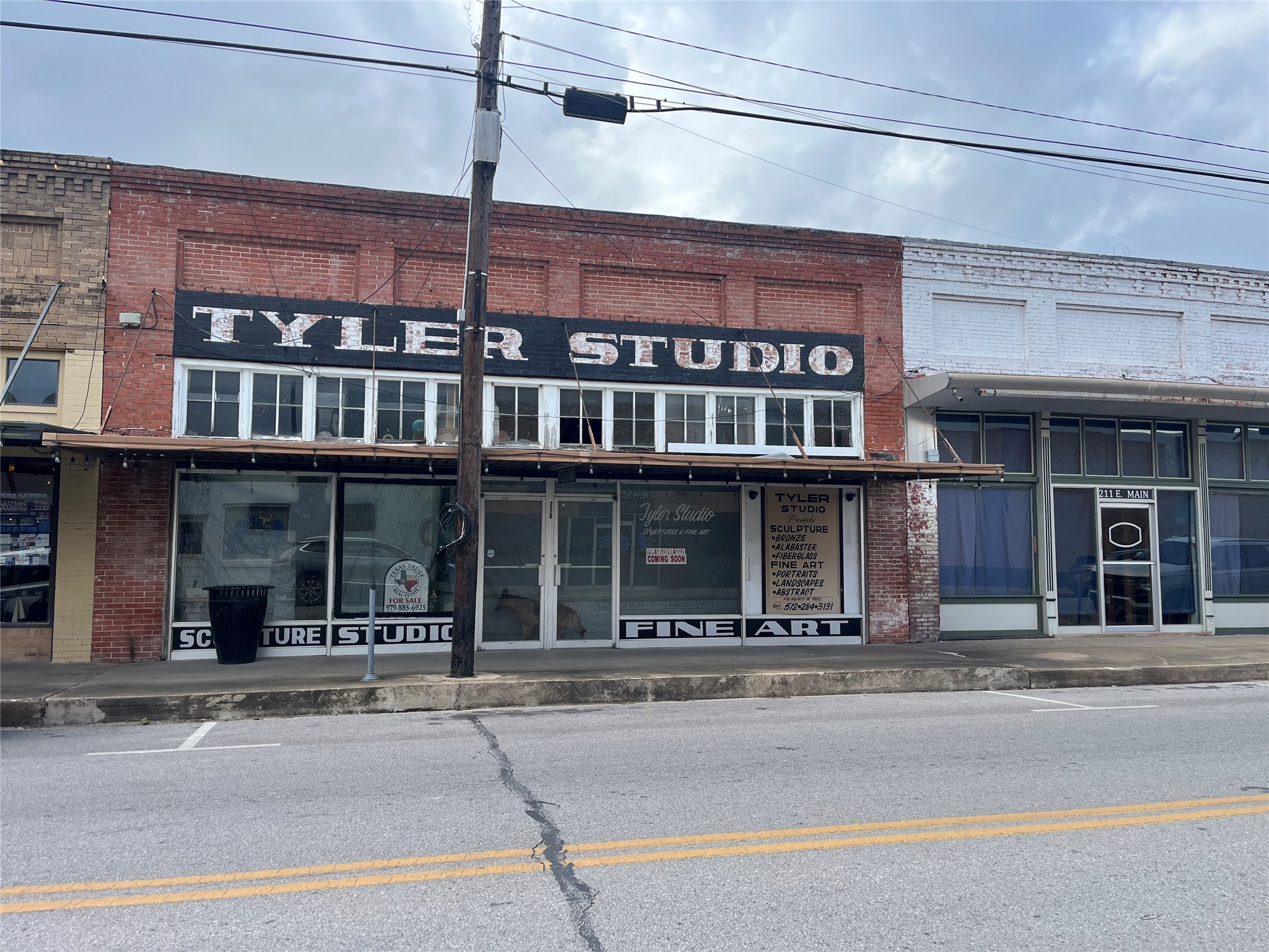 215 E Main Street Property Photo 1