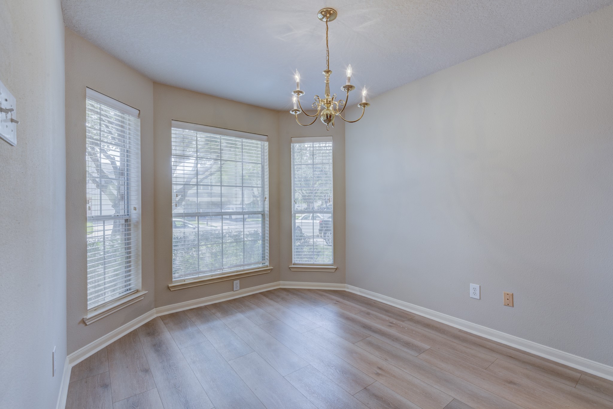 21507 Siros Isle Drive Property Photo 7