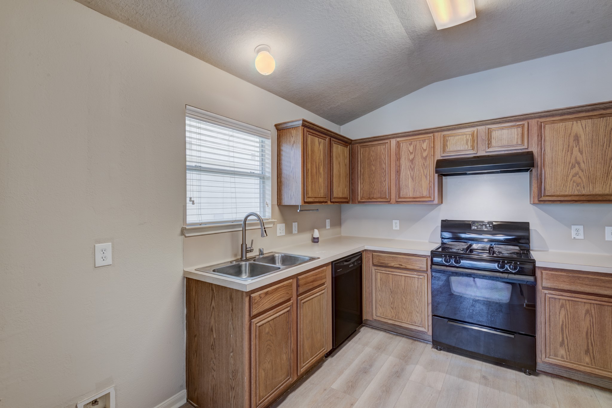 21507 Siros Isle Drive Property Photo 8