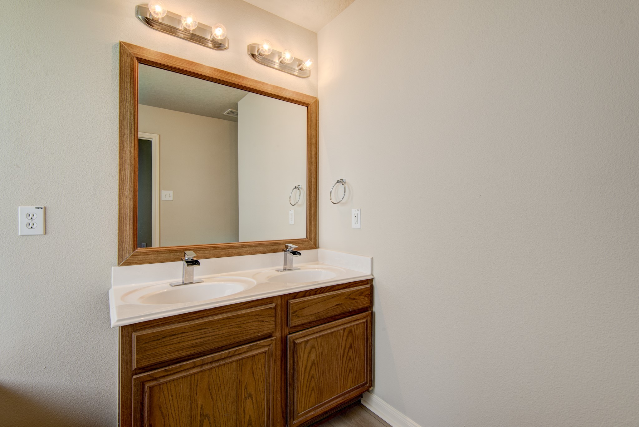 21507 Siros Isle Drive Property Photo 9