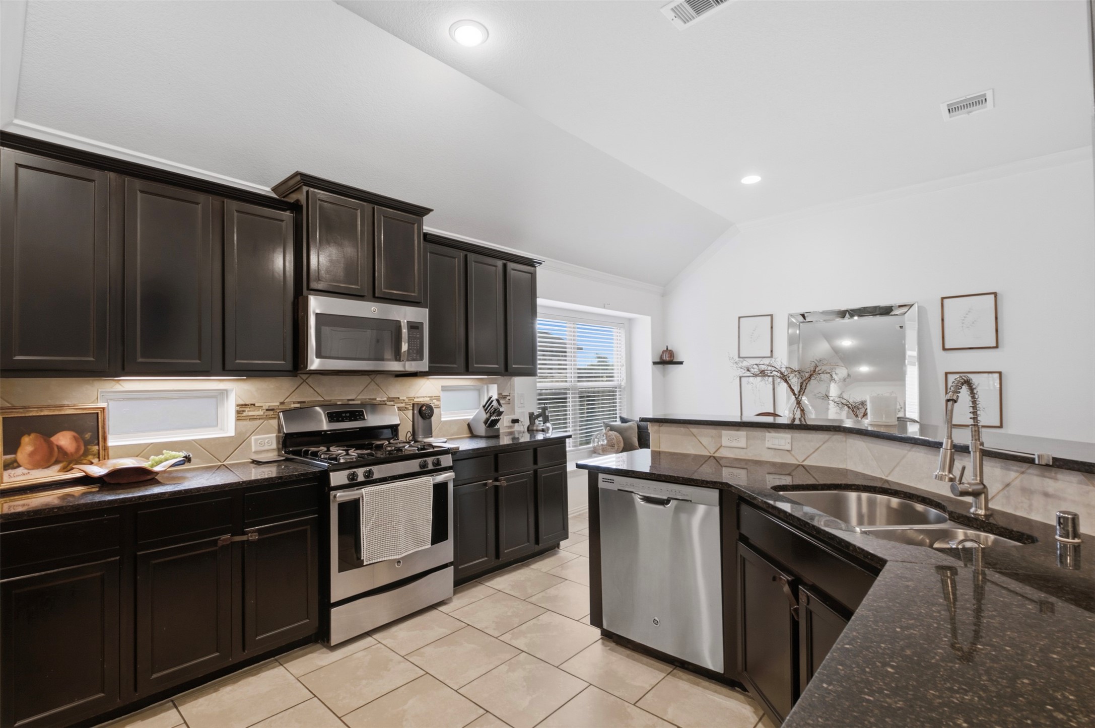 8218 Bay Run Avenue Property Photo 8