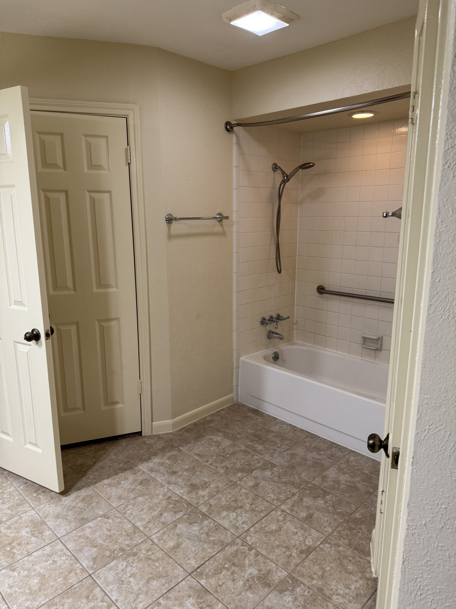 4 Kingsley Court Property Photo 8