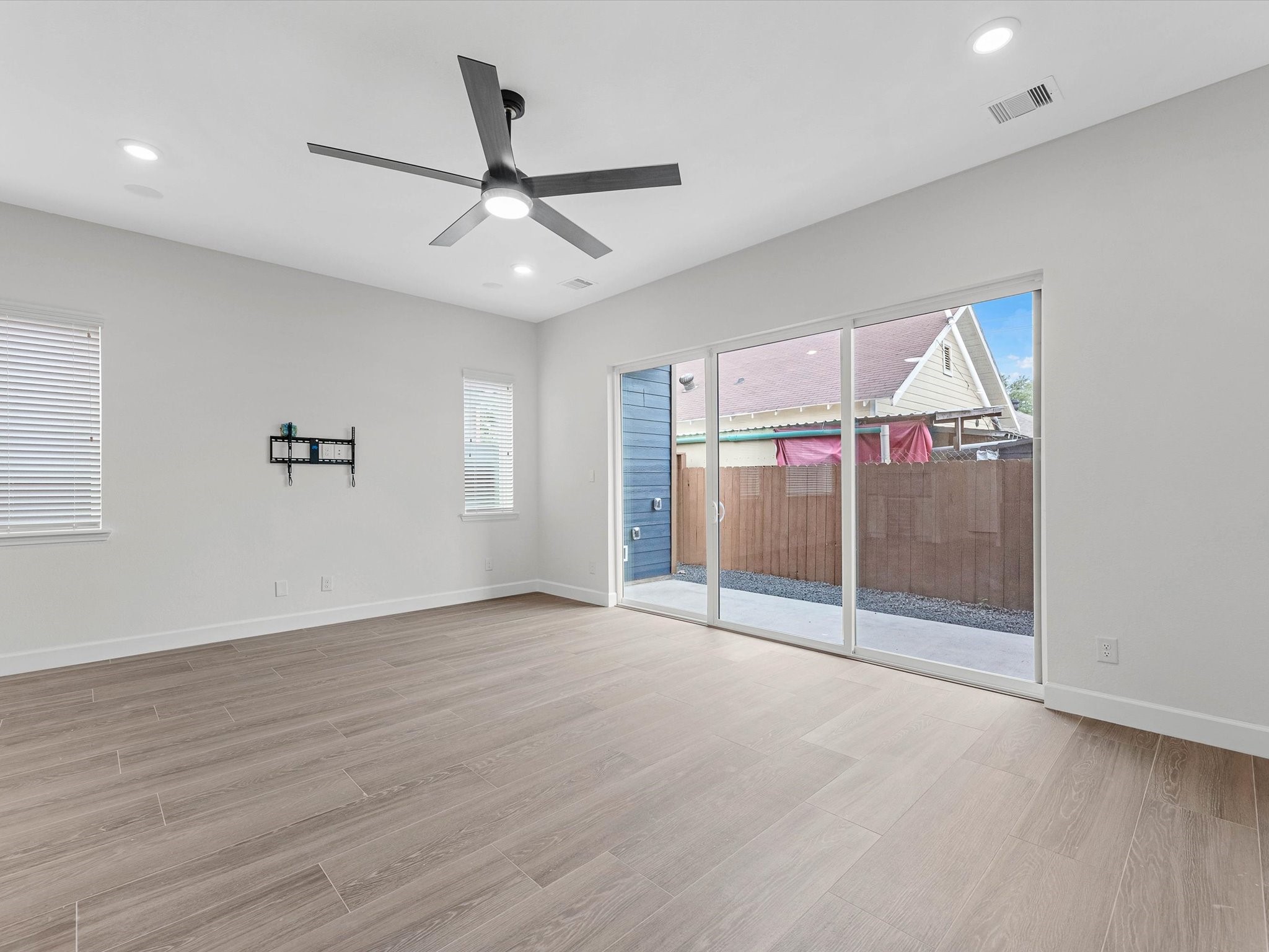 603 N Milby A Property Photo 8