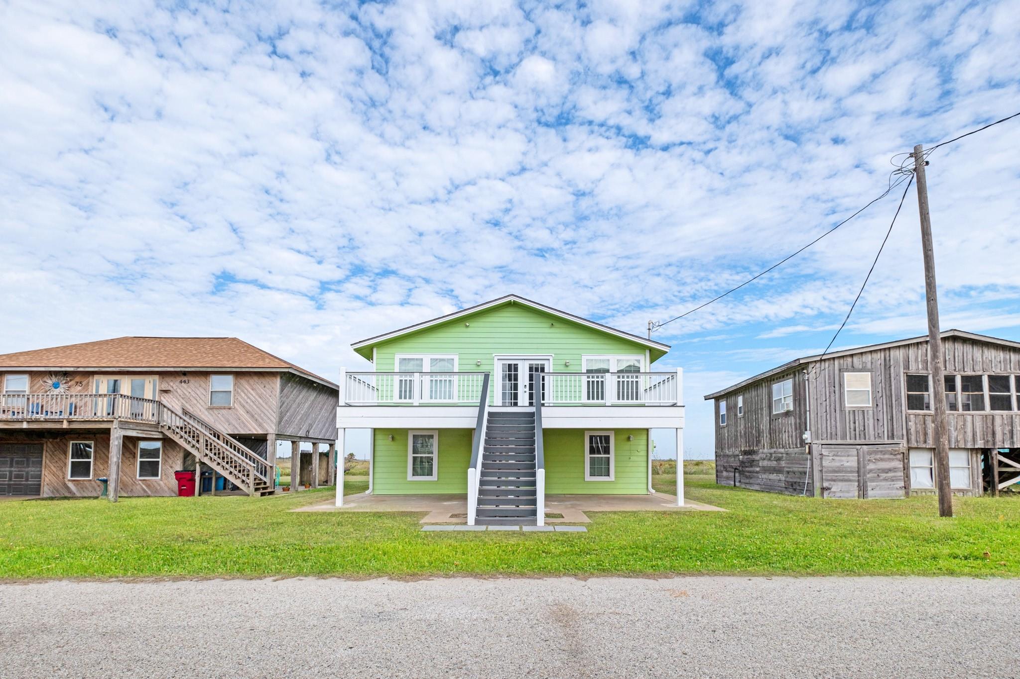 453 Beachfront Drive Property Photo 1