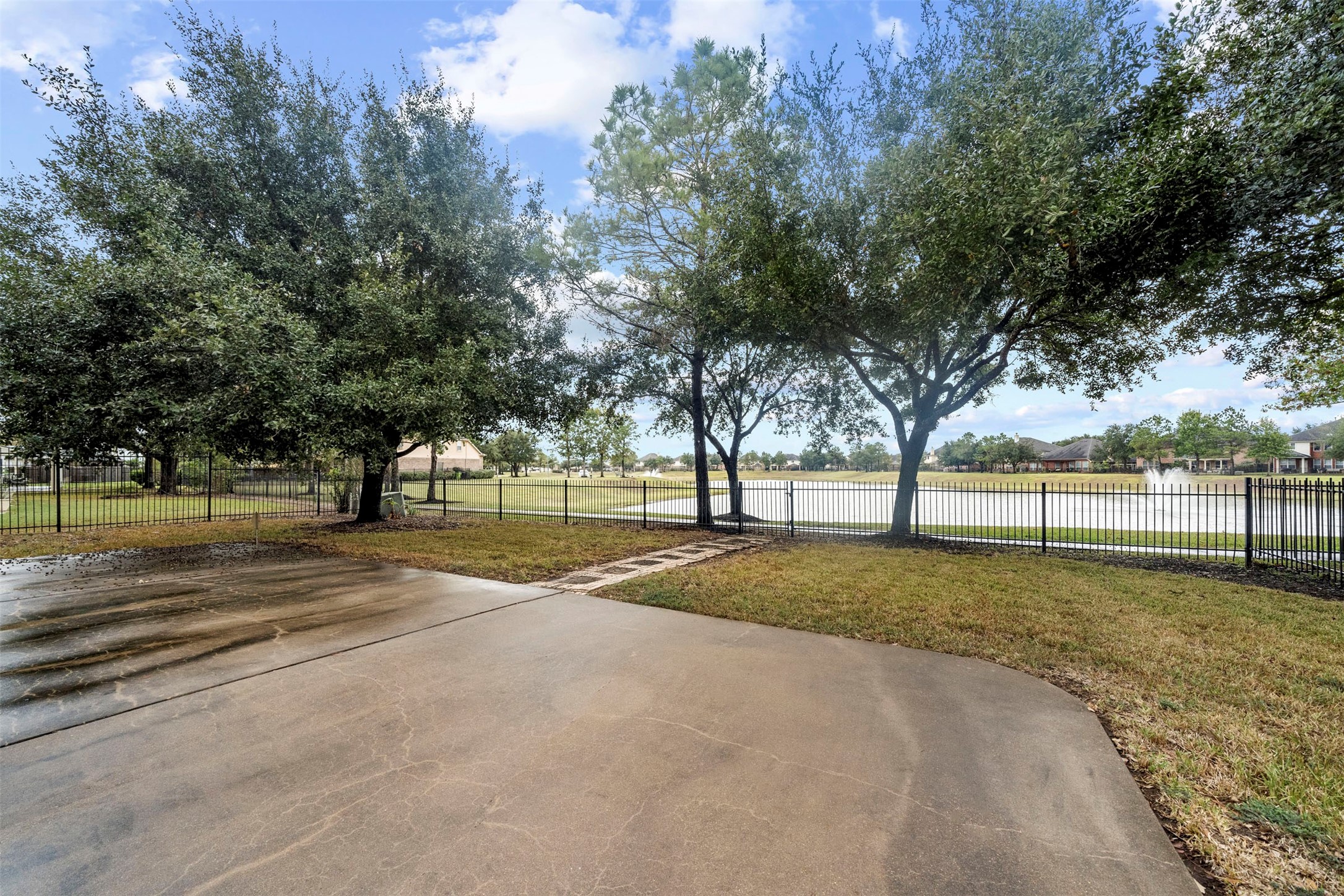 7711 Summer Shore Drive Property Photo 2