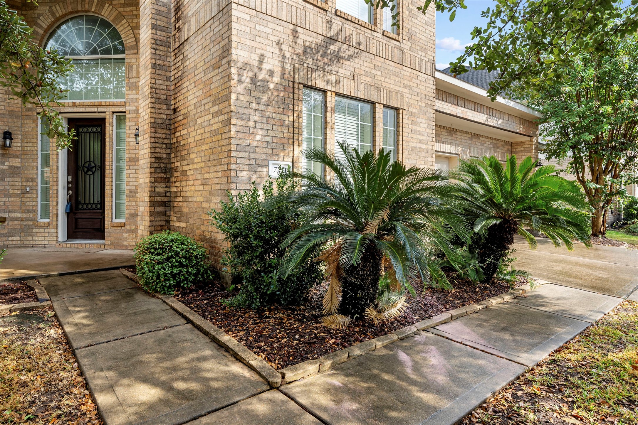 7711 Summer Shore Drive Property Photo 3