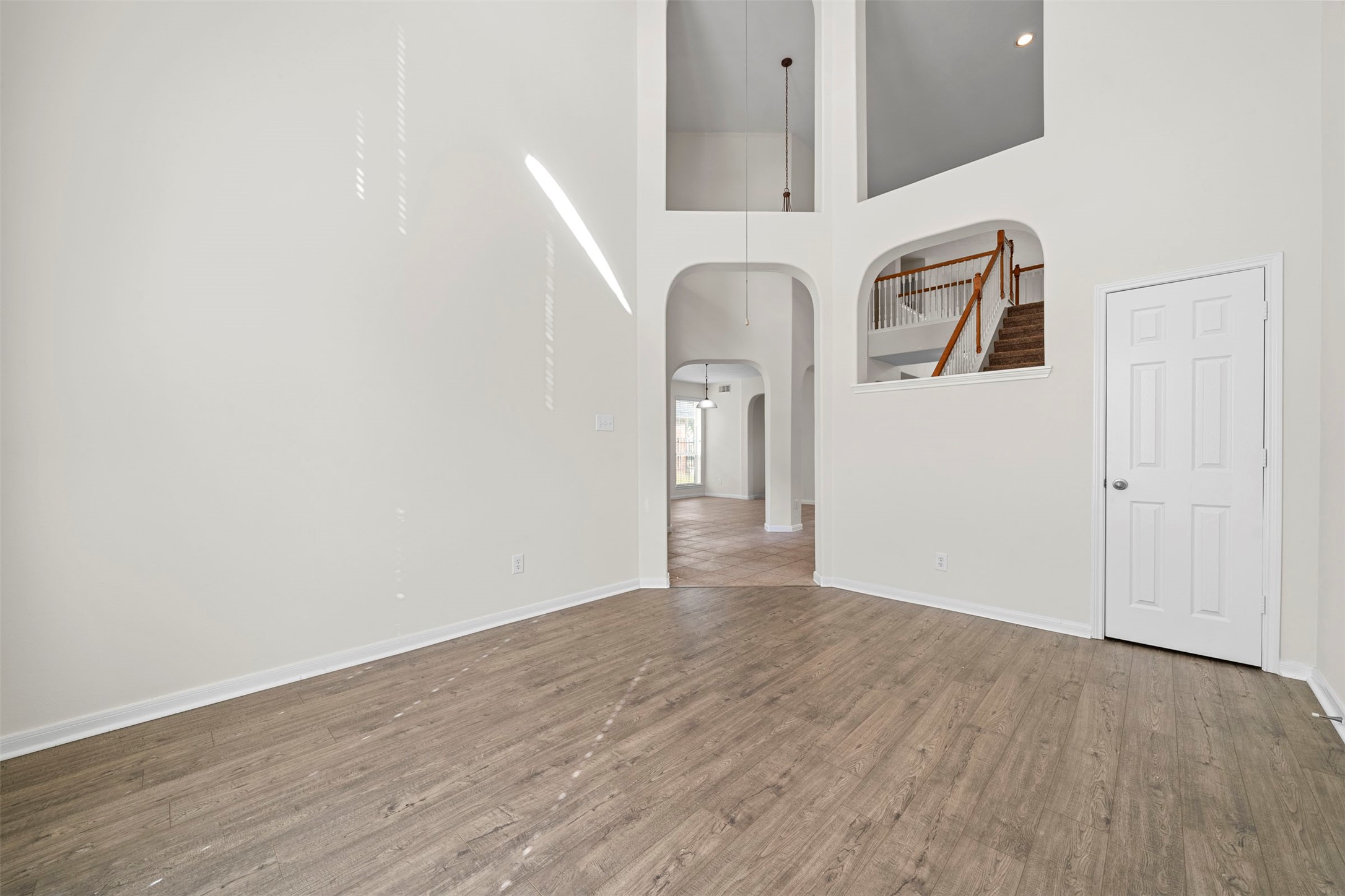 7711 Summer Shore Drive Property Photo 4