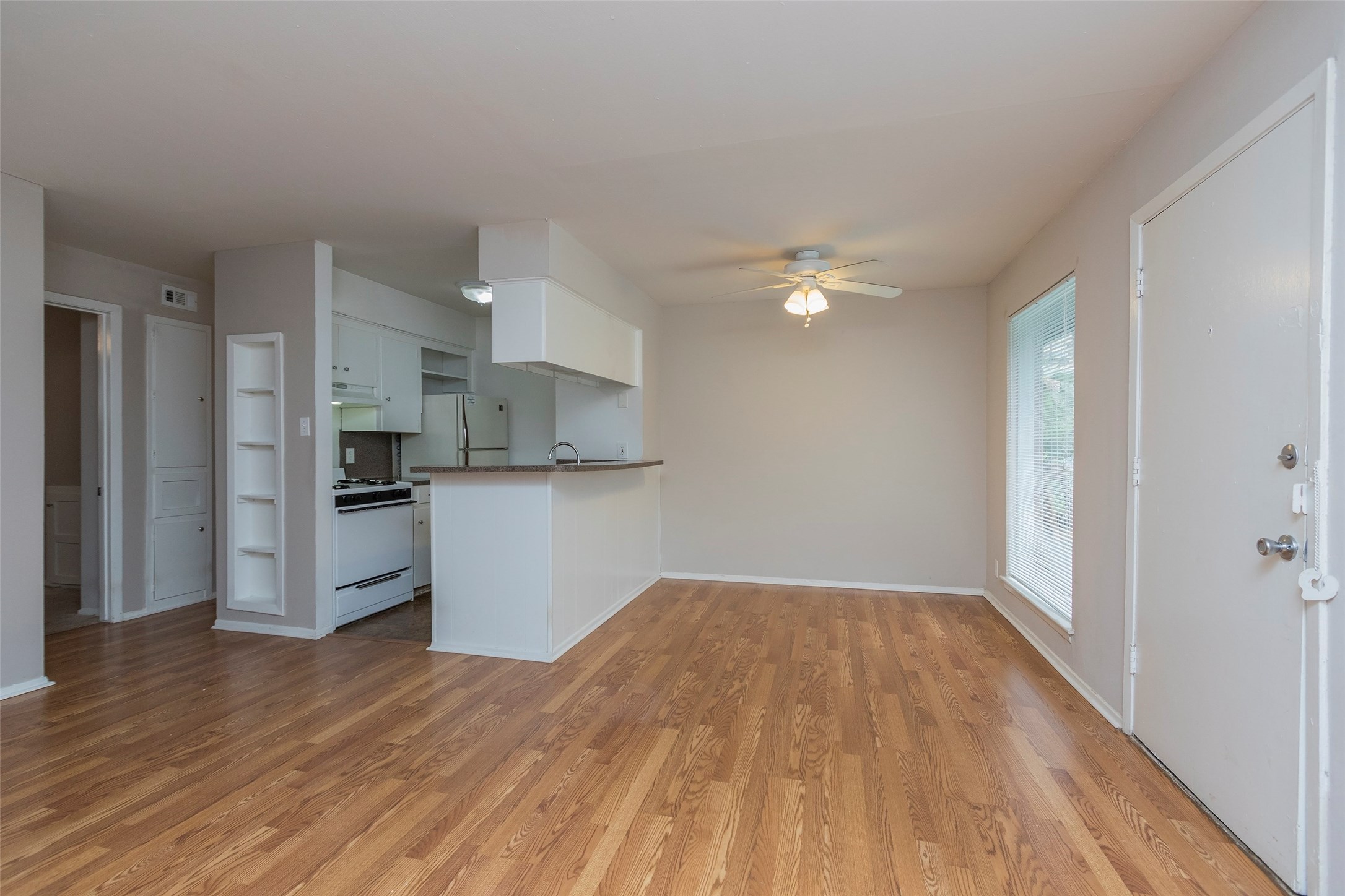 1401 Kipling 18 Property Photo 5
