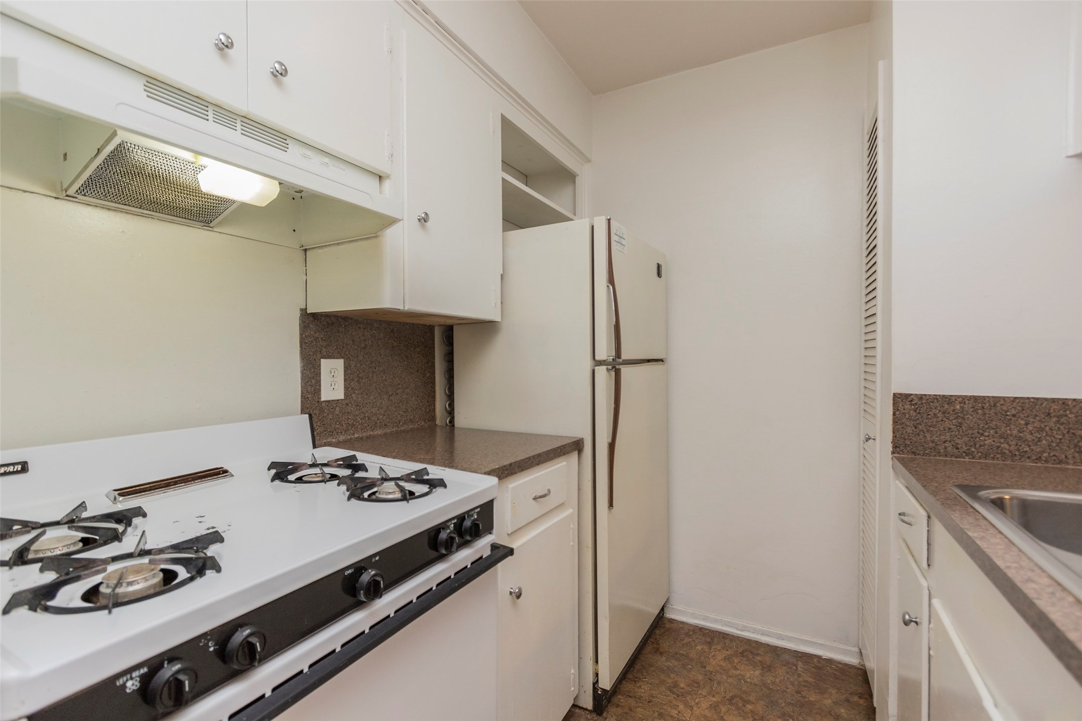 1401 Kipling 18 Property Photo 7
