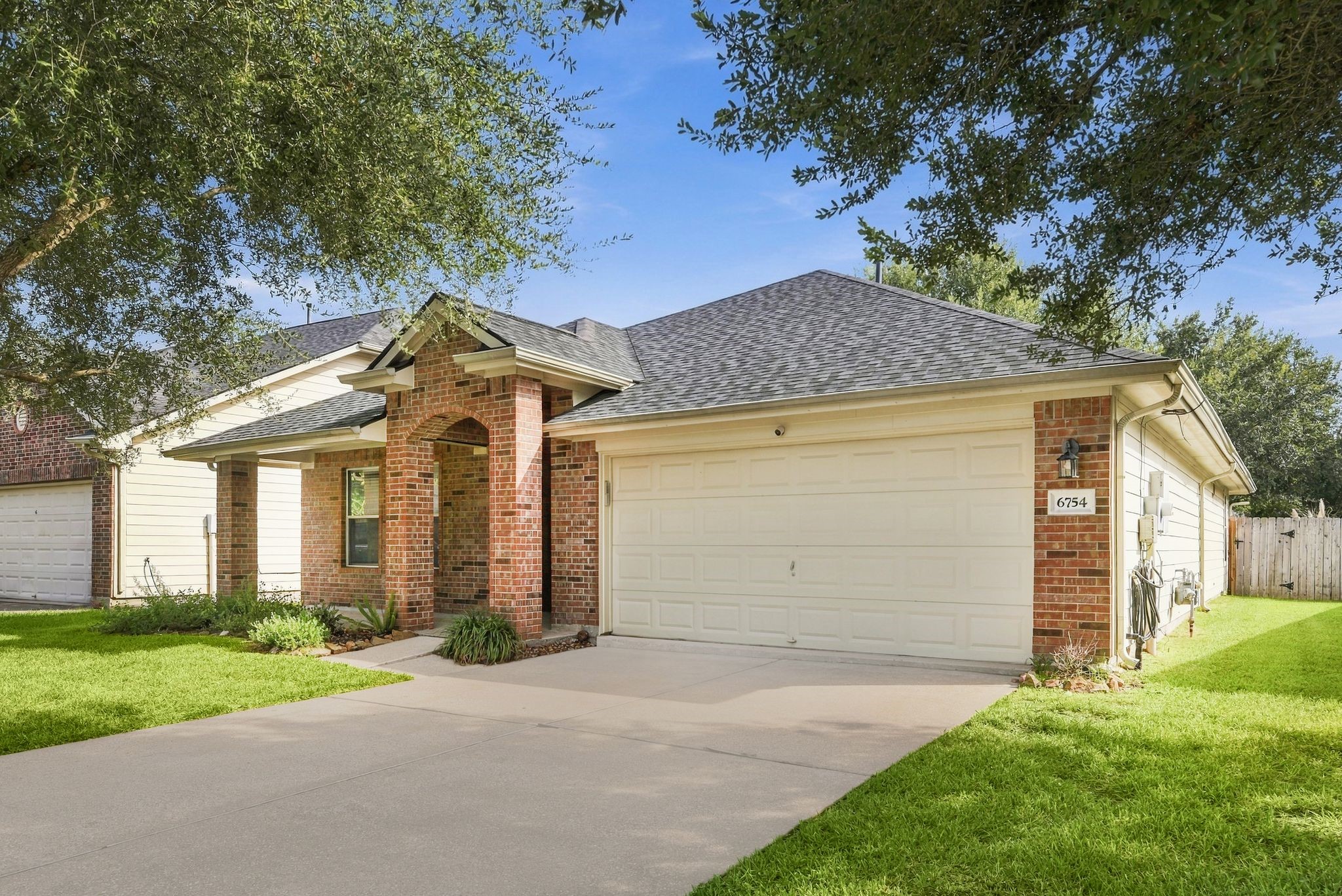 6754 River Ridge Lane Property Photo 2