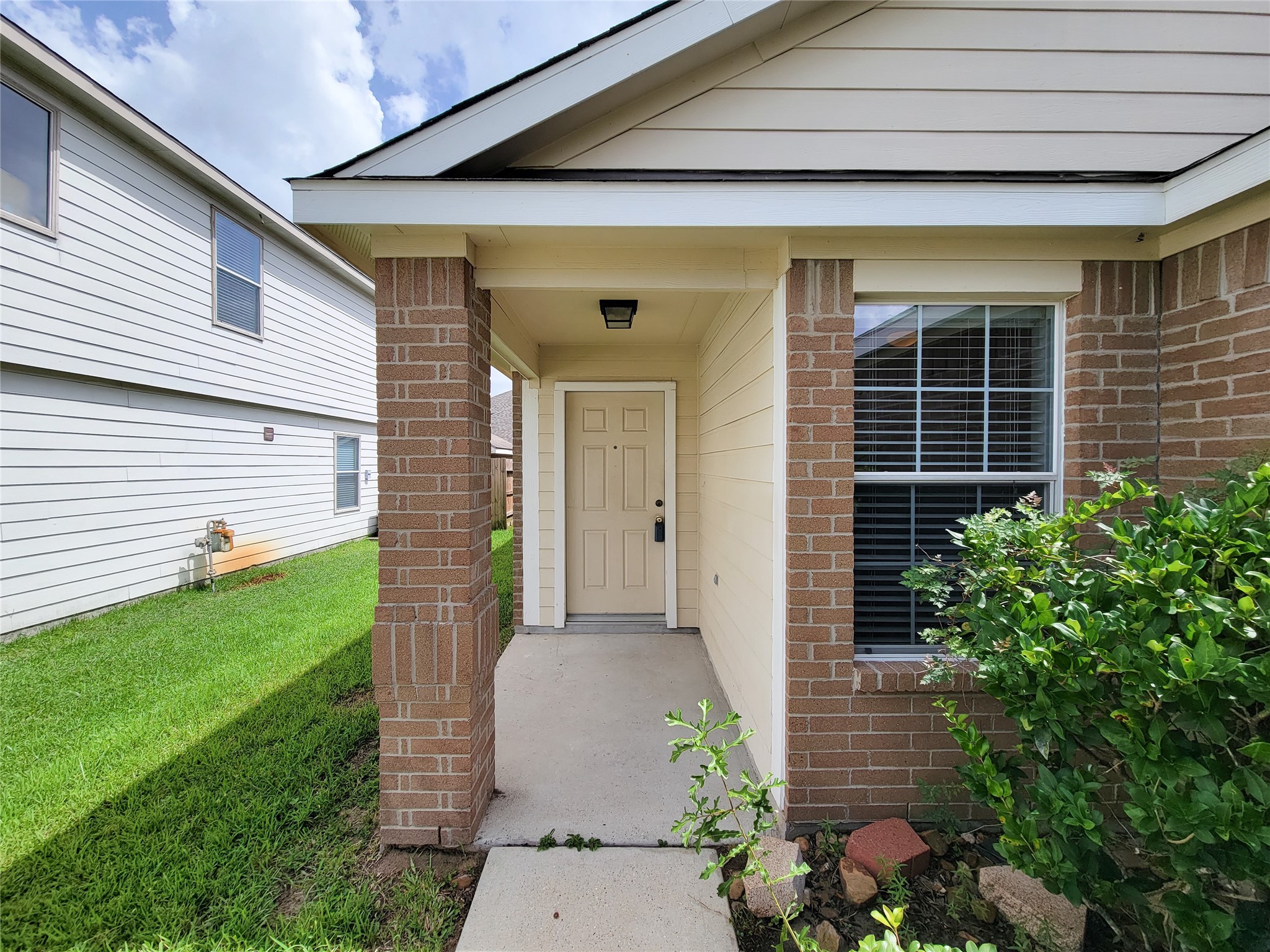 7438 Fox Knoll Property Photo 3