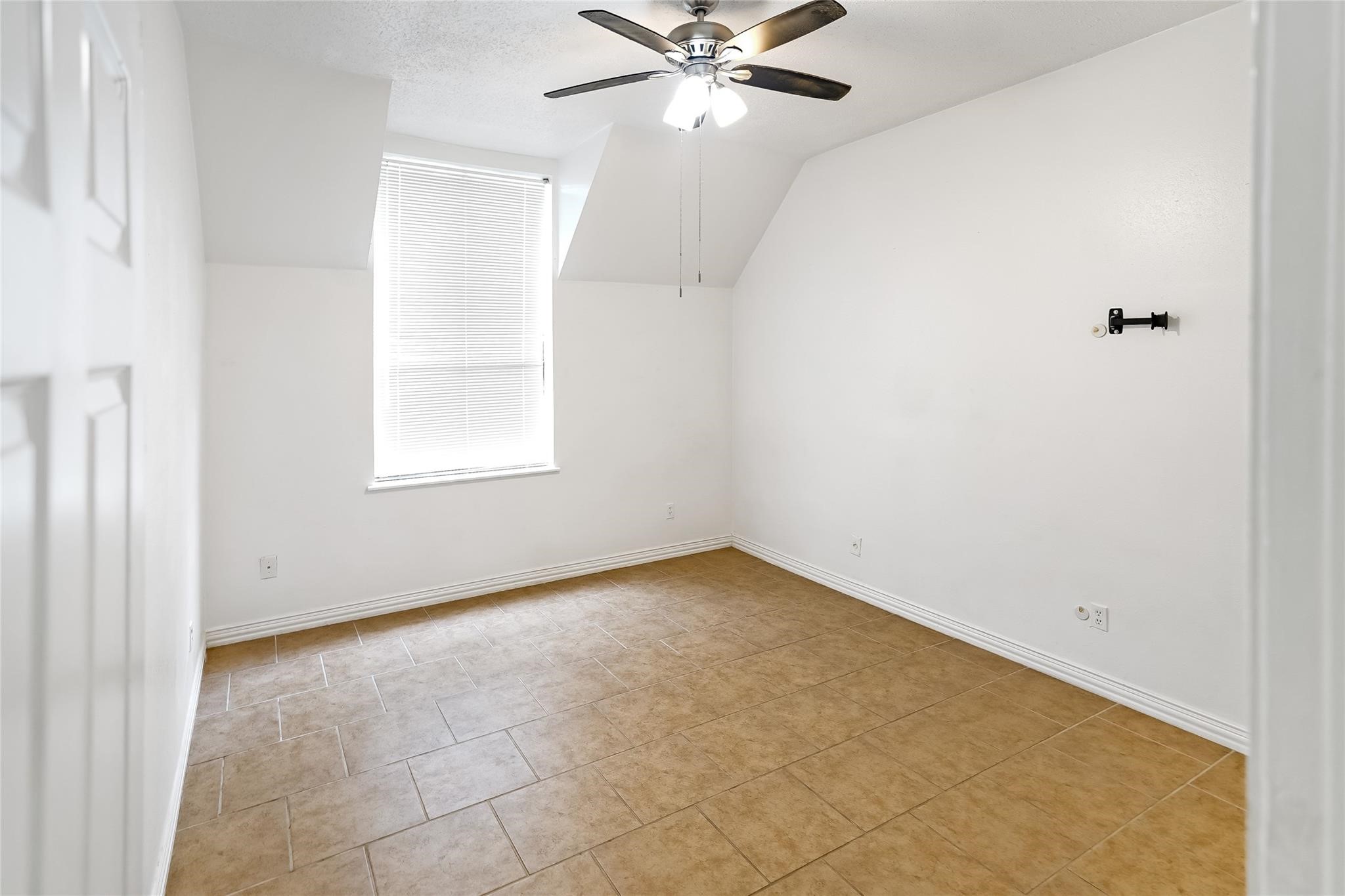 2107 Hazlitt Drive Property Photo 5