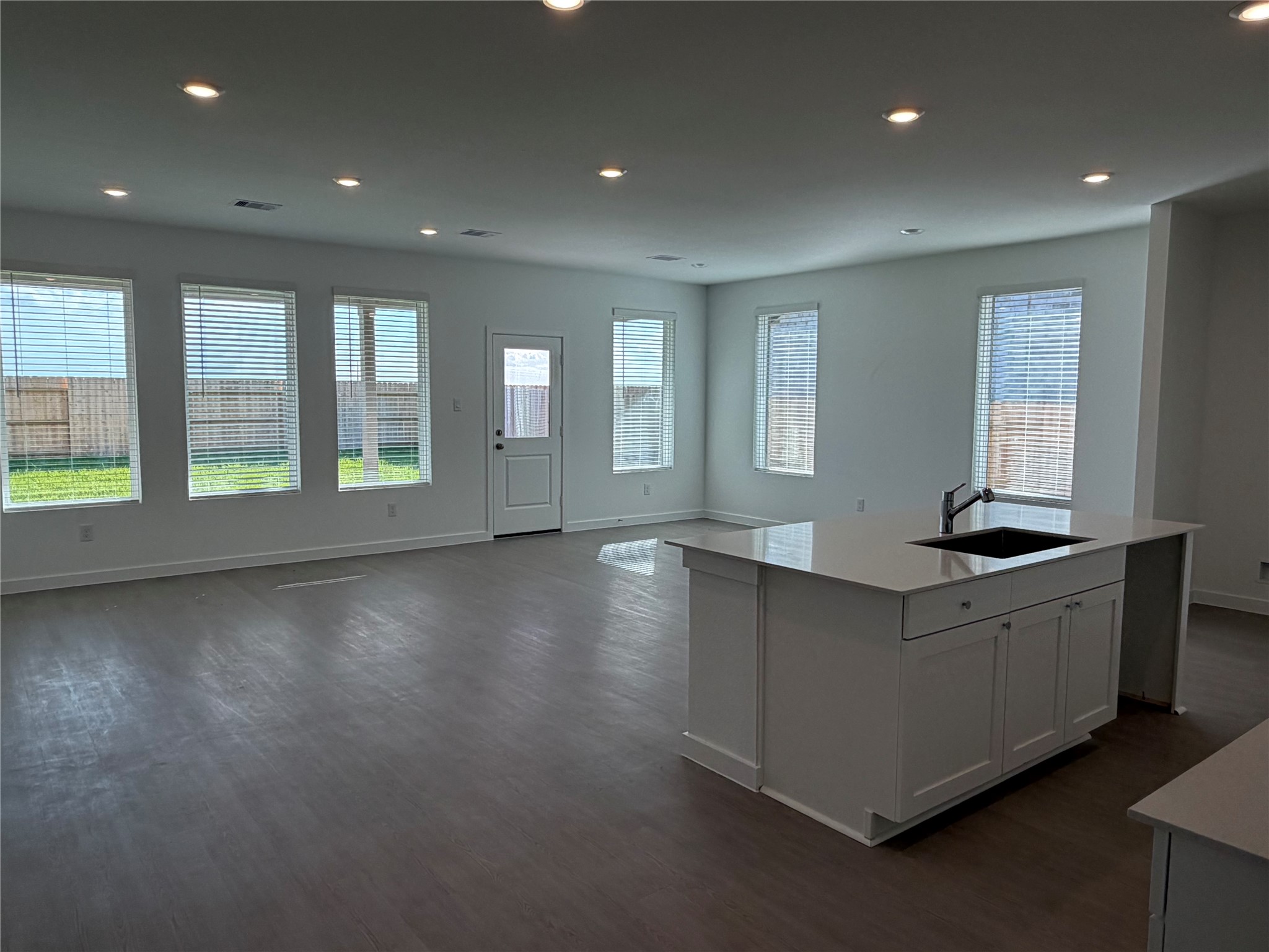 8218 Rustic Pine Trail Property Photo 5