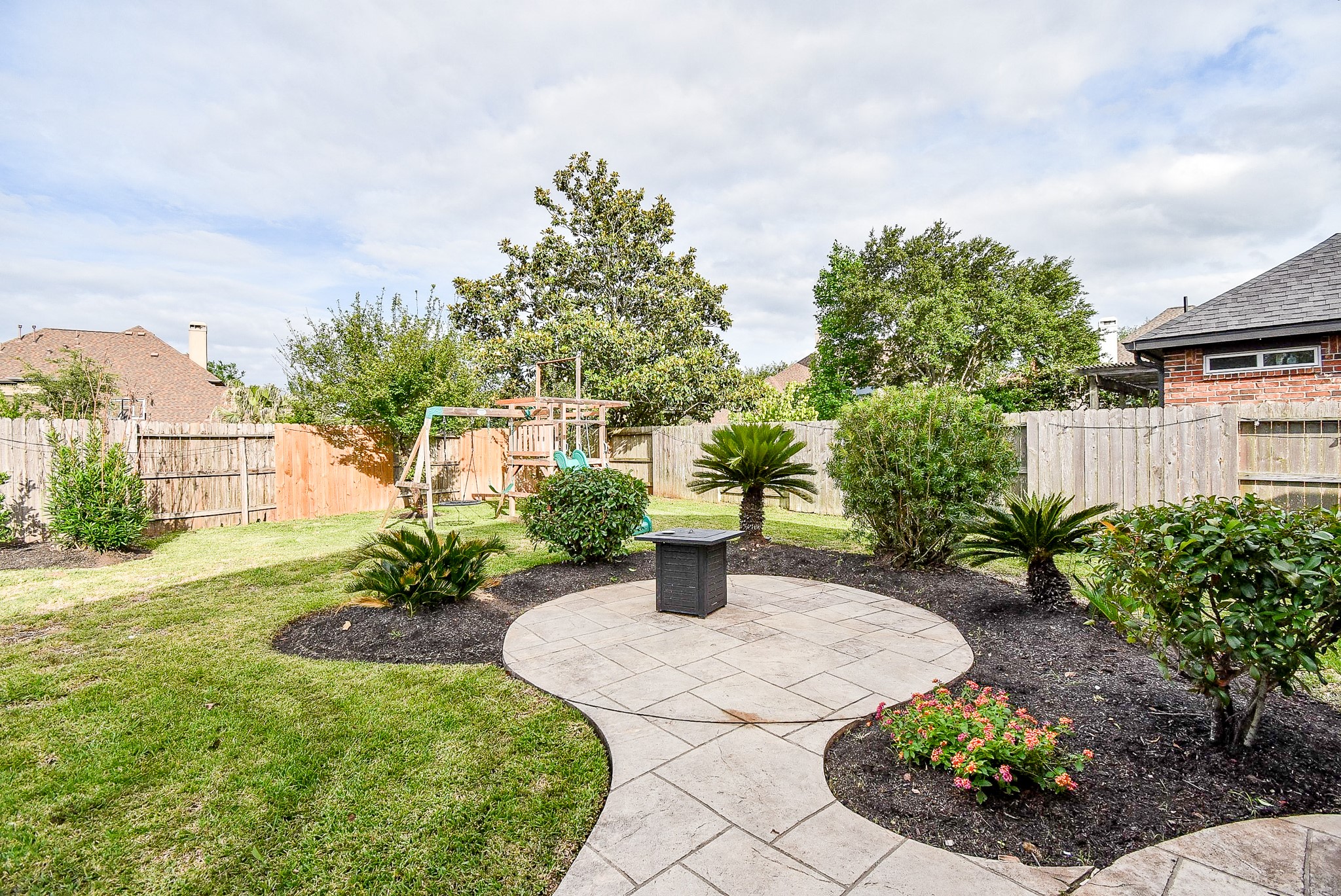 1619 Caledonia Trail Property Photo 8