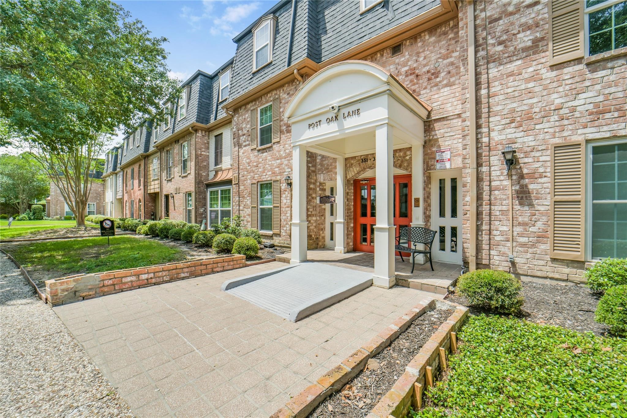 351 N Post Oak Lane 706 Property Photo