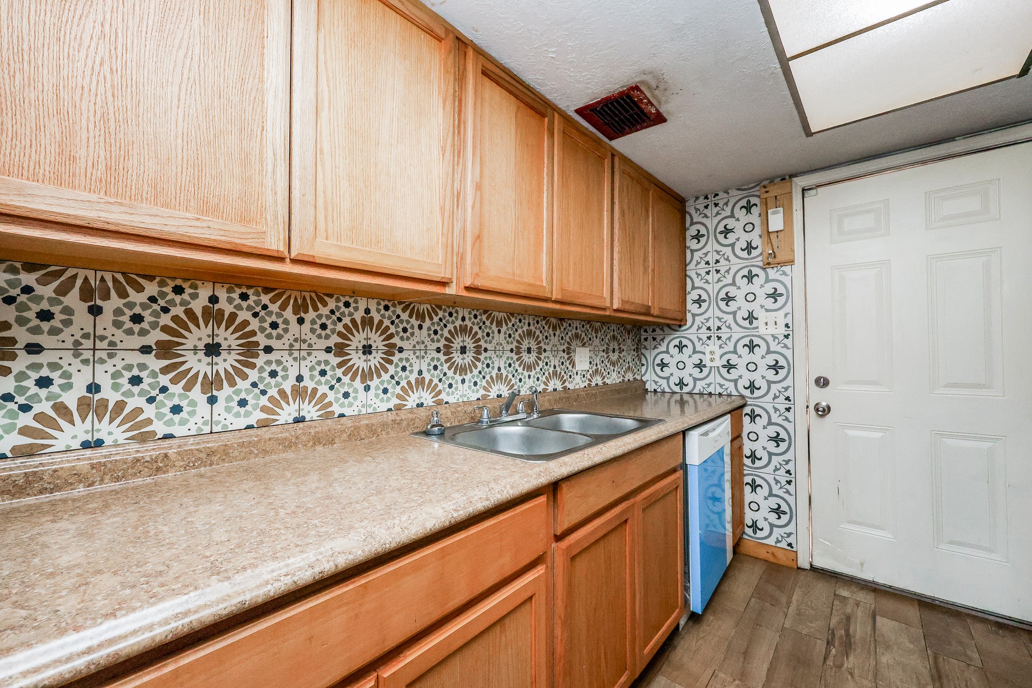 7047 Chasewood Drive Property Photo 4