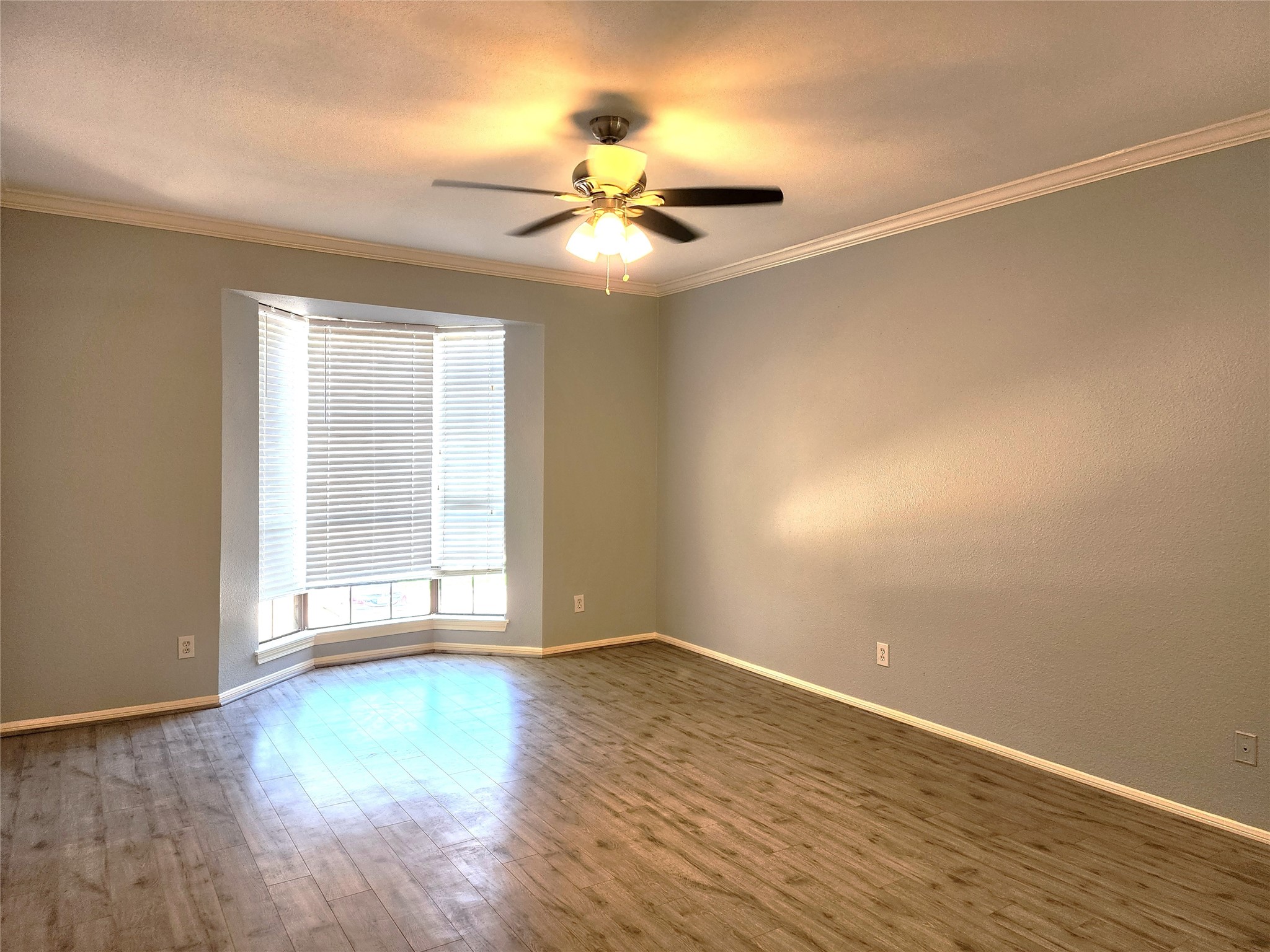 2255 Braeswood Park Drive 272 Property Photo 4