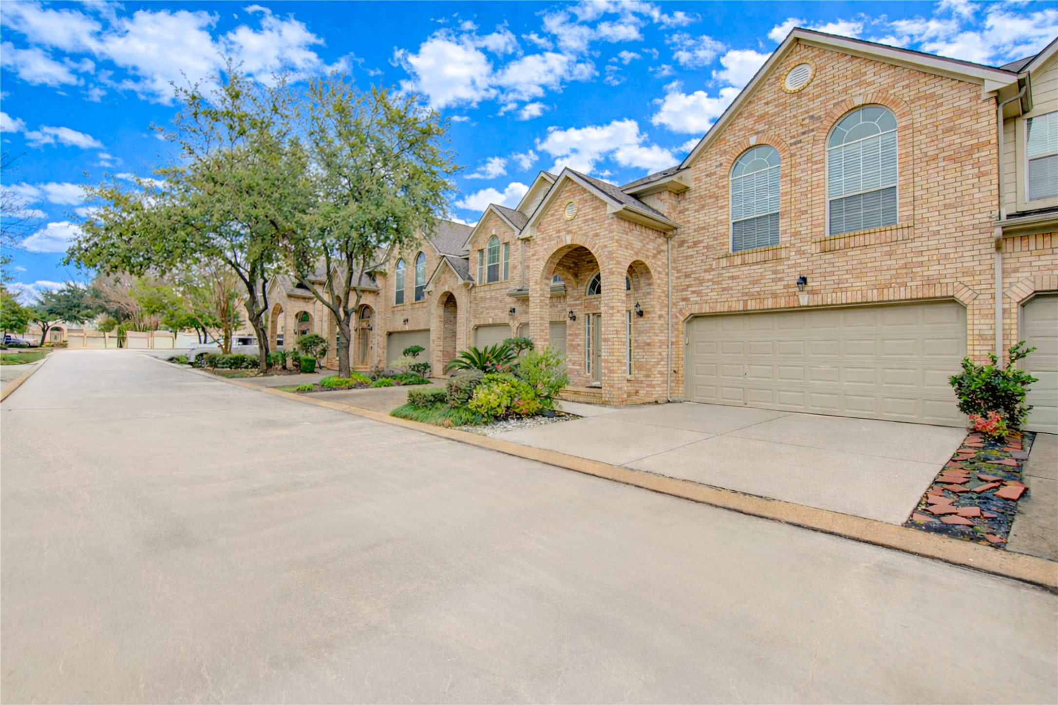 7611 S Linpar Court Property Photo 3