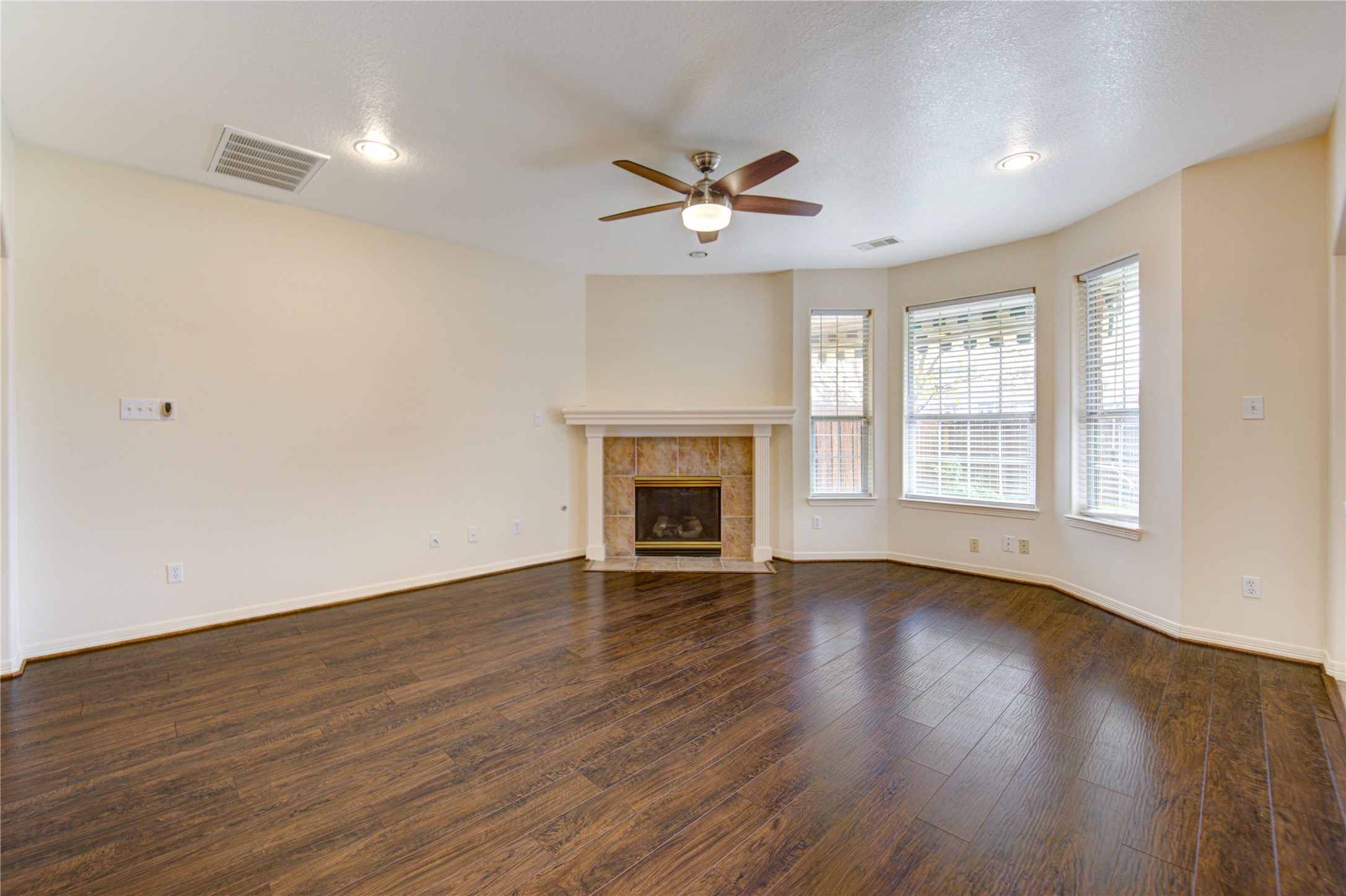 7611 S Linpar Court Property Photo 5