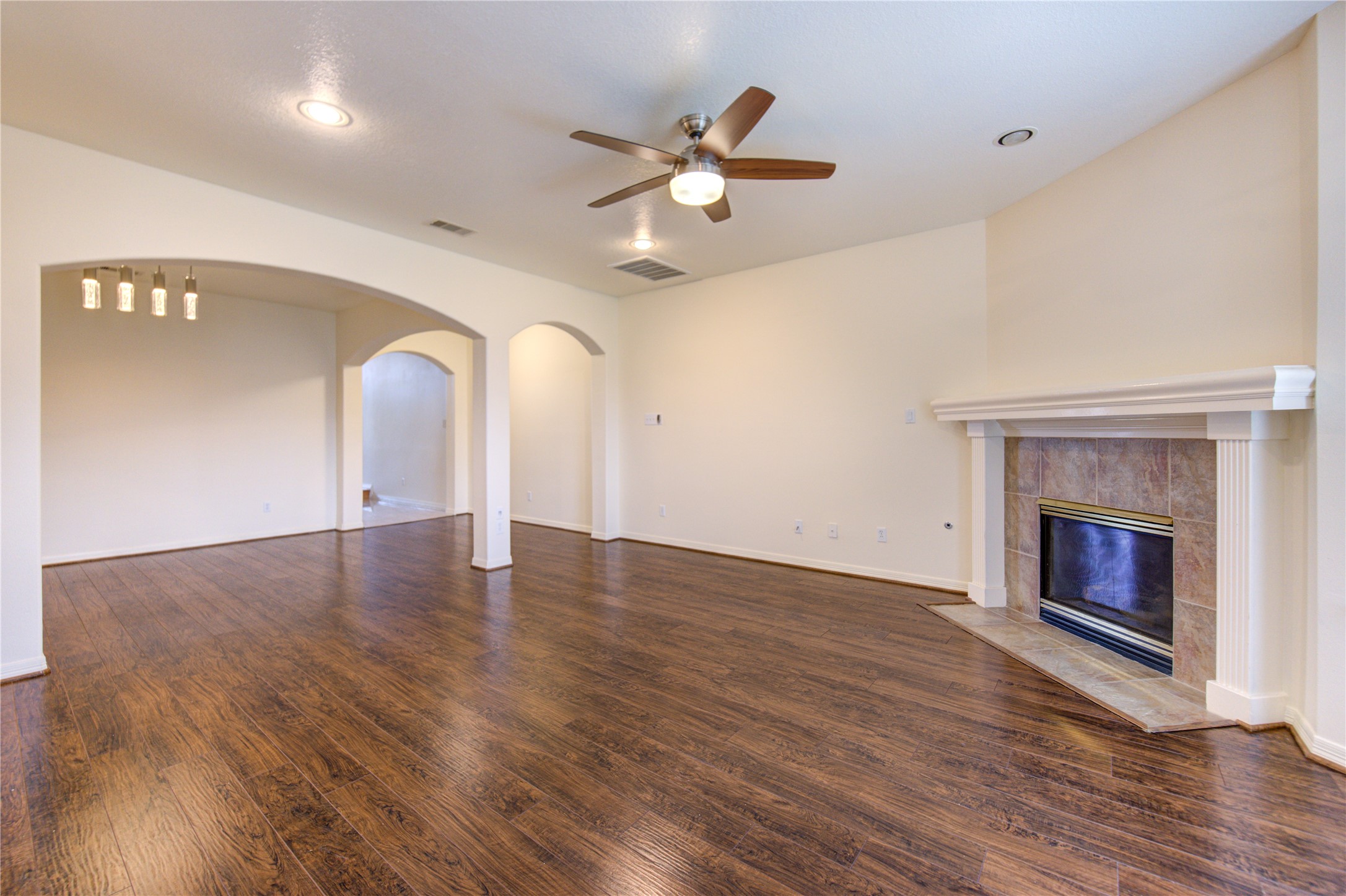 7611 S Linpar Court Property Photo 9