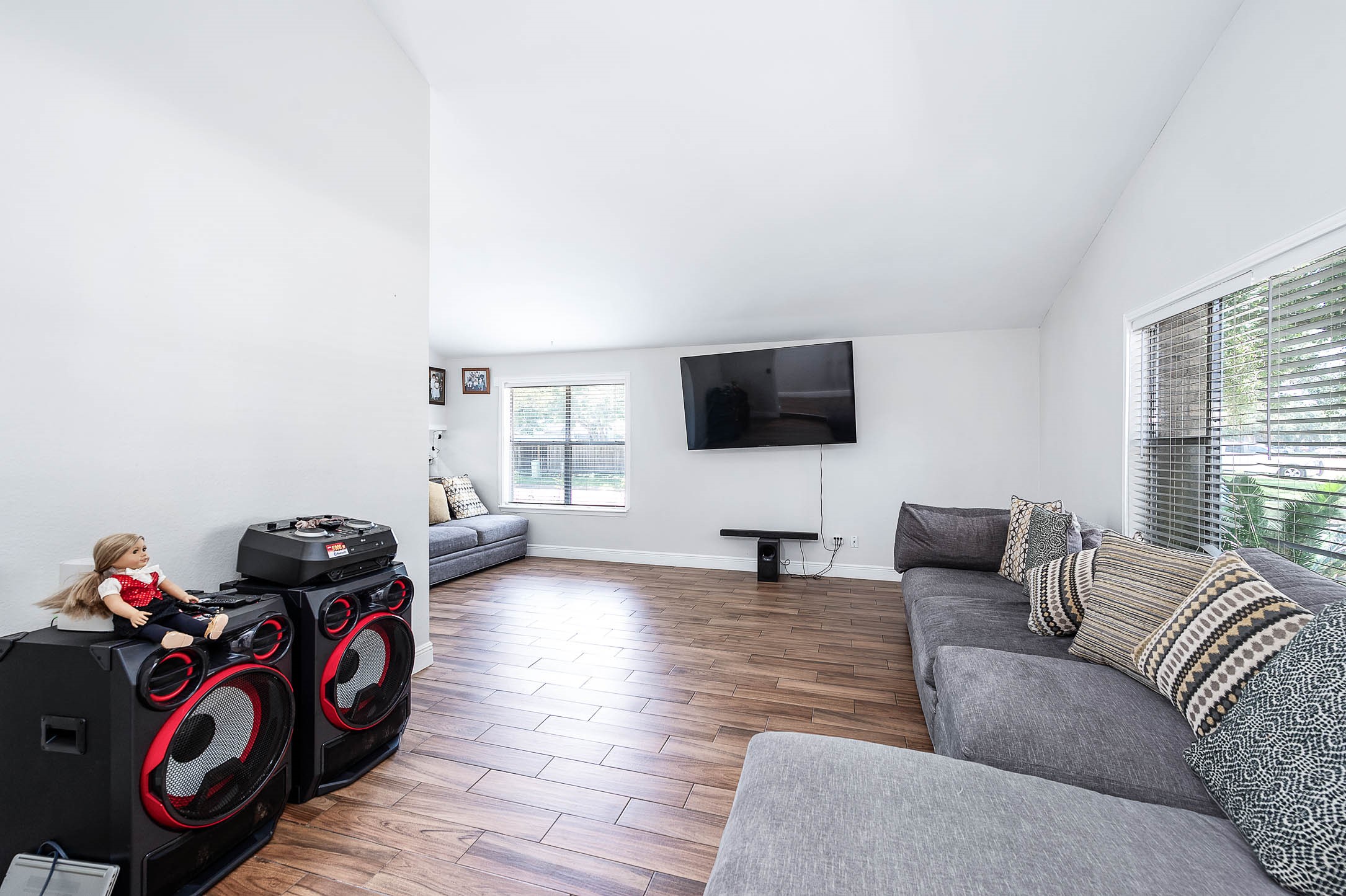 5102 Gladeside Drive Property Photo 4