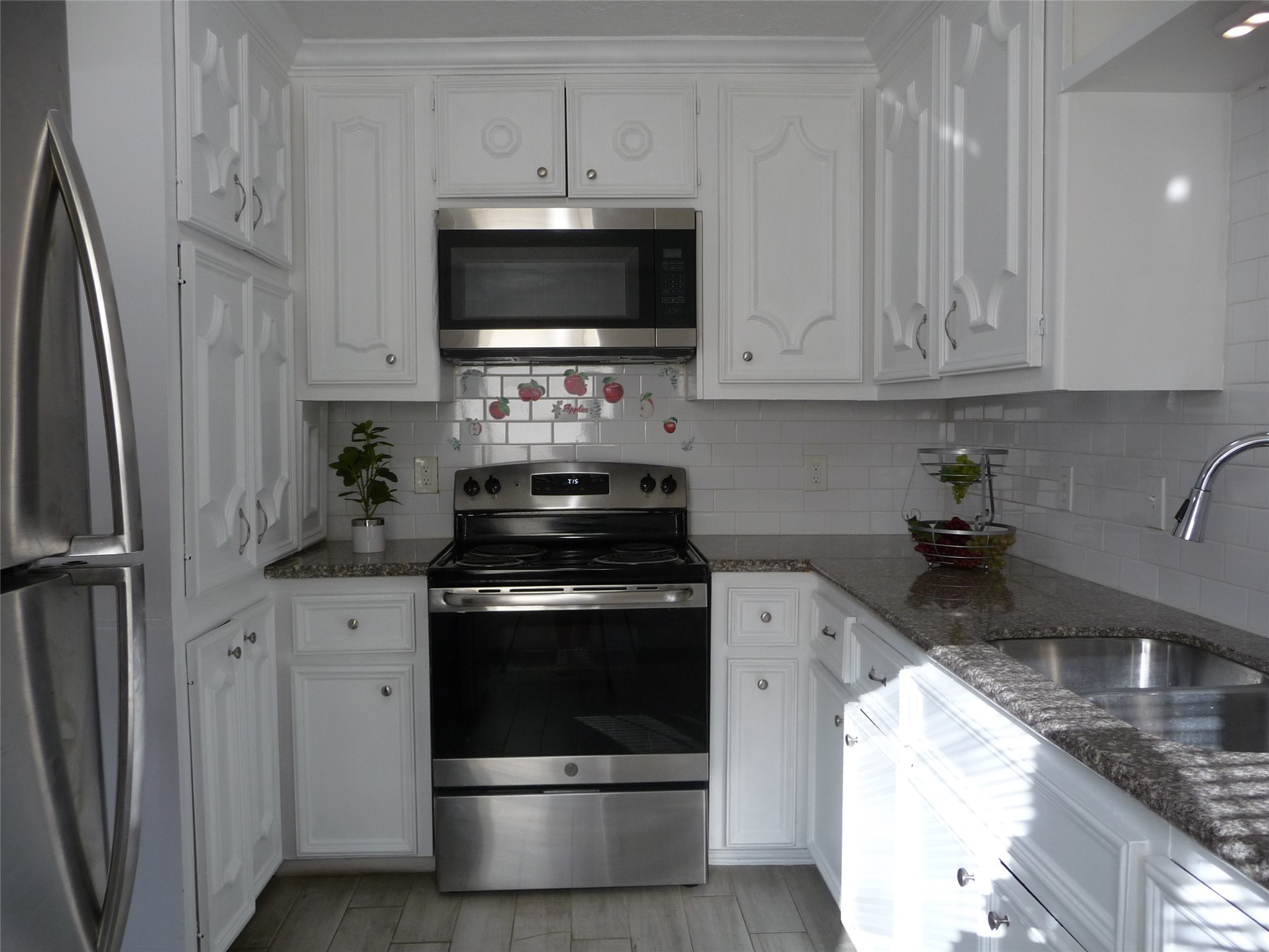 2402 Raymond Street Property Photo 5