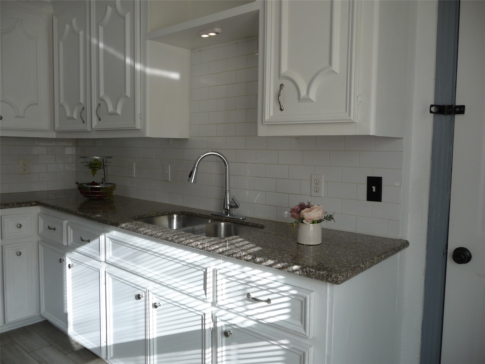 2402 Raymond Street Property Photo 9