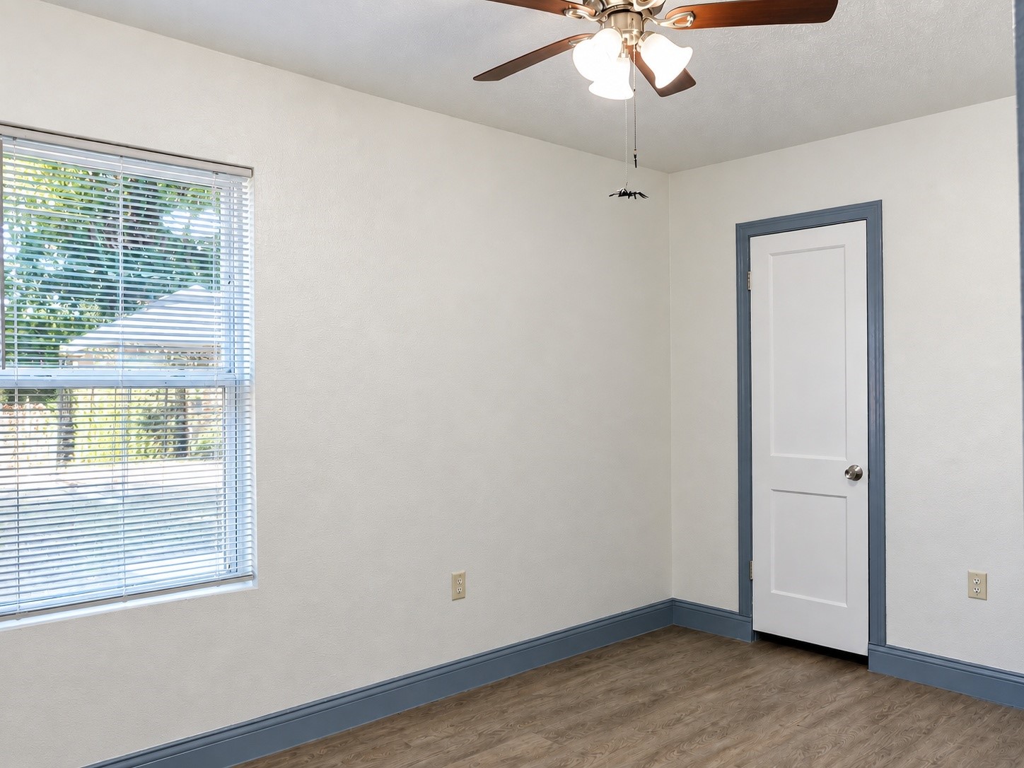 2402 Raymond Street Property Photo 12