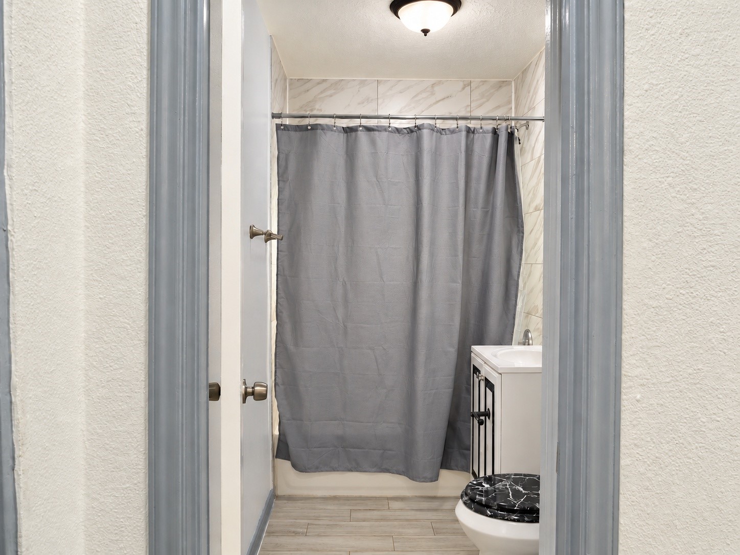 2402 Raymond Street Property Photo 14